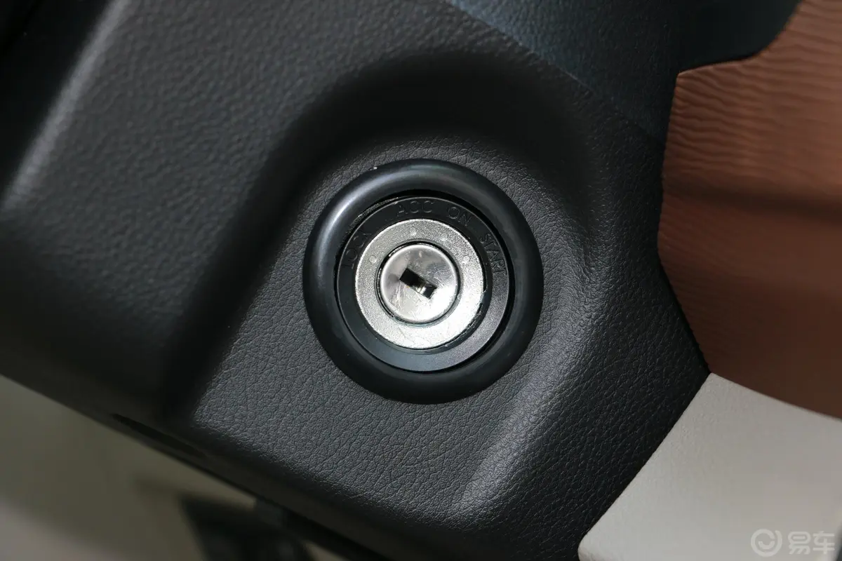 菱智M5 1.6L 手动 豪华型 7座钥匙孔或一键启动按键