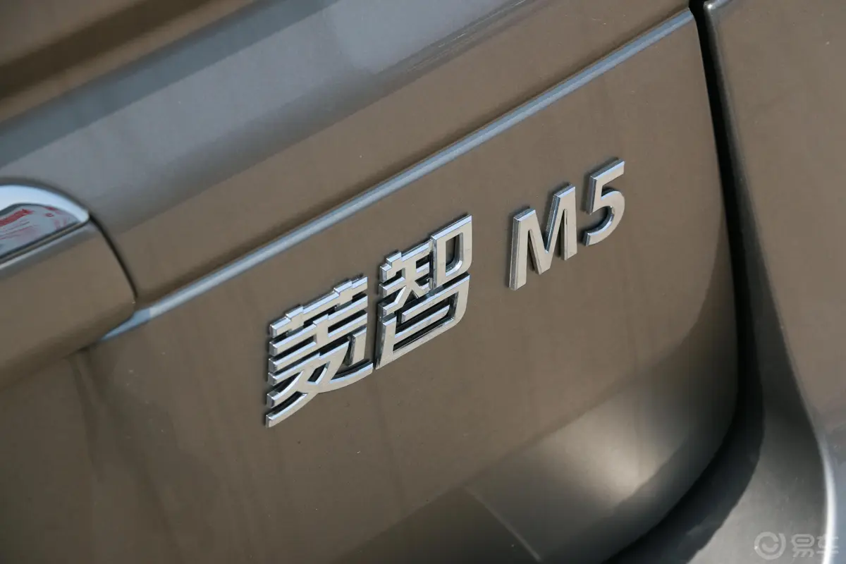 菱智M5 1.6L 手动 豪华型 7座外观