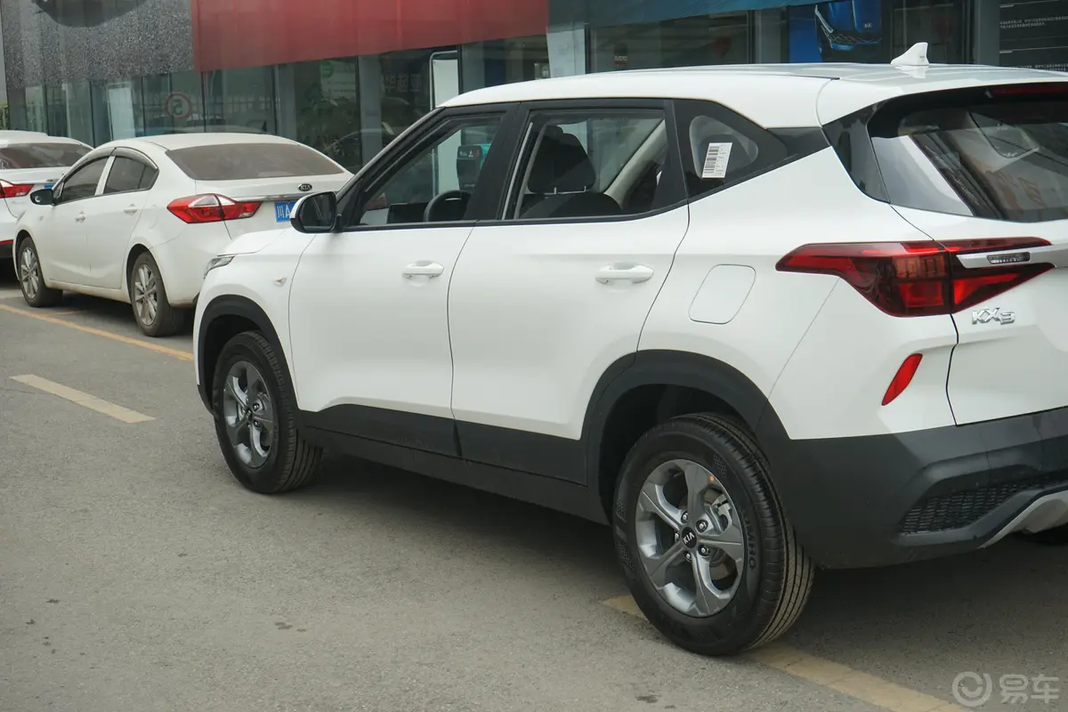 KX3傲跑1.5L CVT 风尚版外观