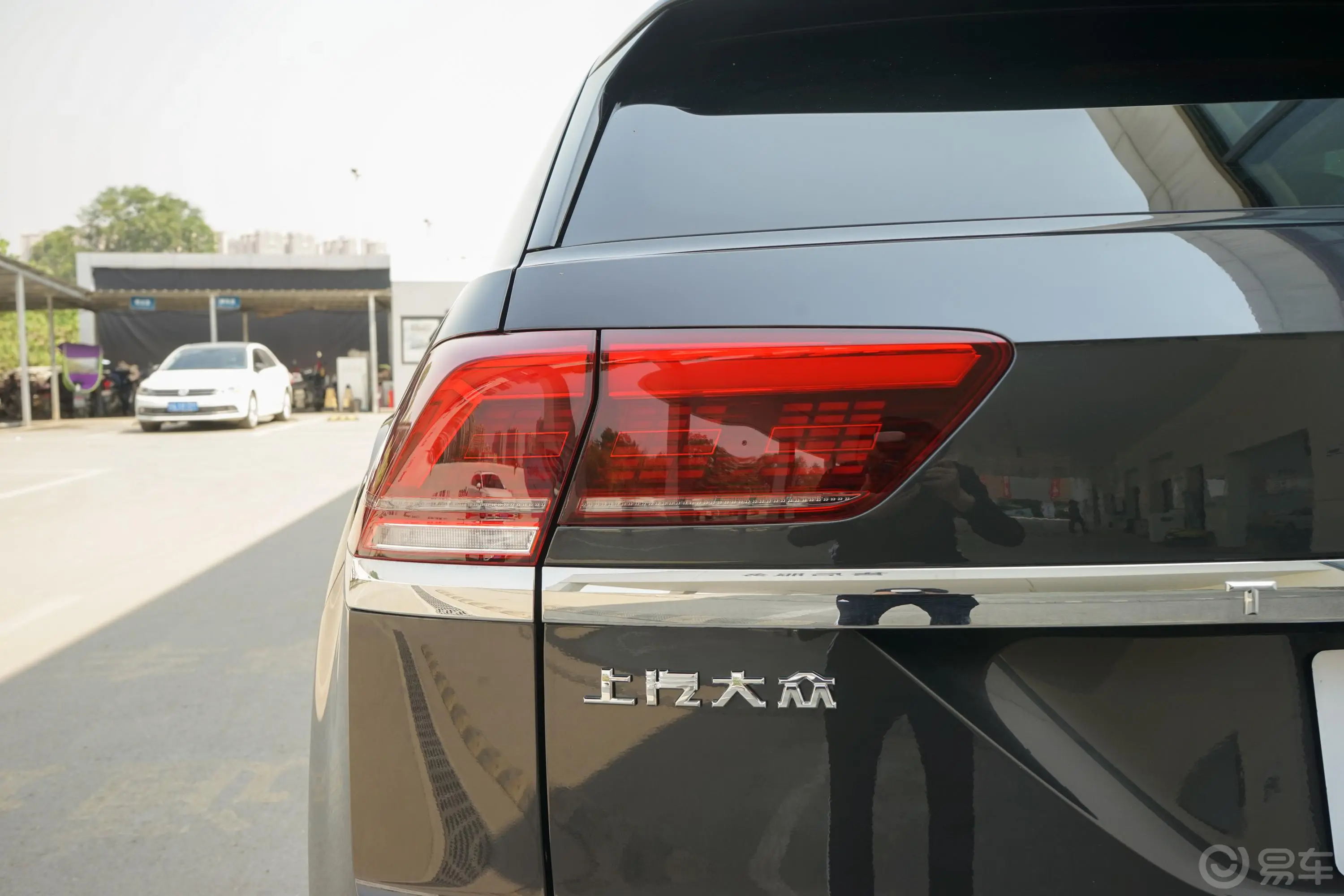 途昂X330TSI 两驱 尊崇豪华版外观