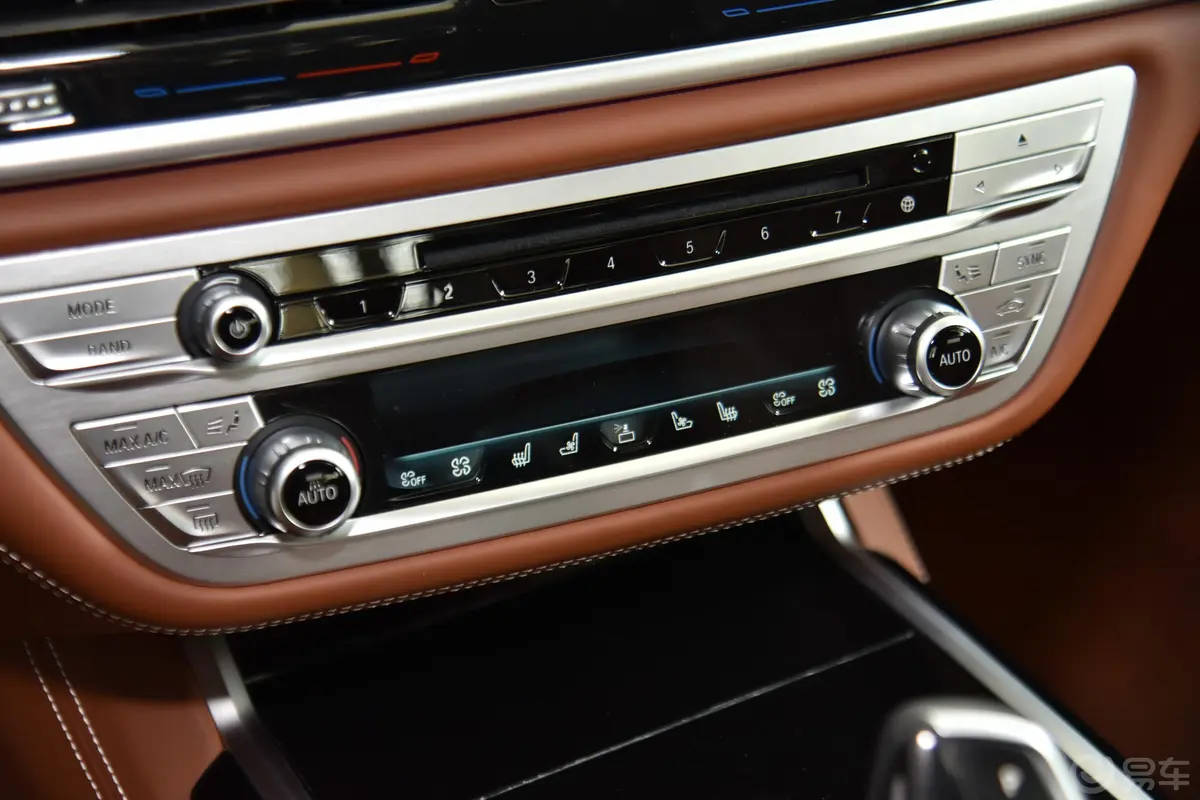 宝马7系改款 750Li xDrive V8 豪华套装空调