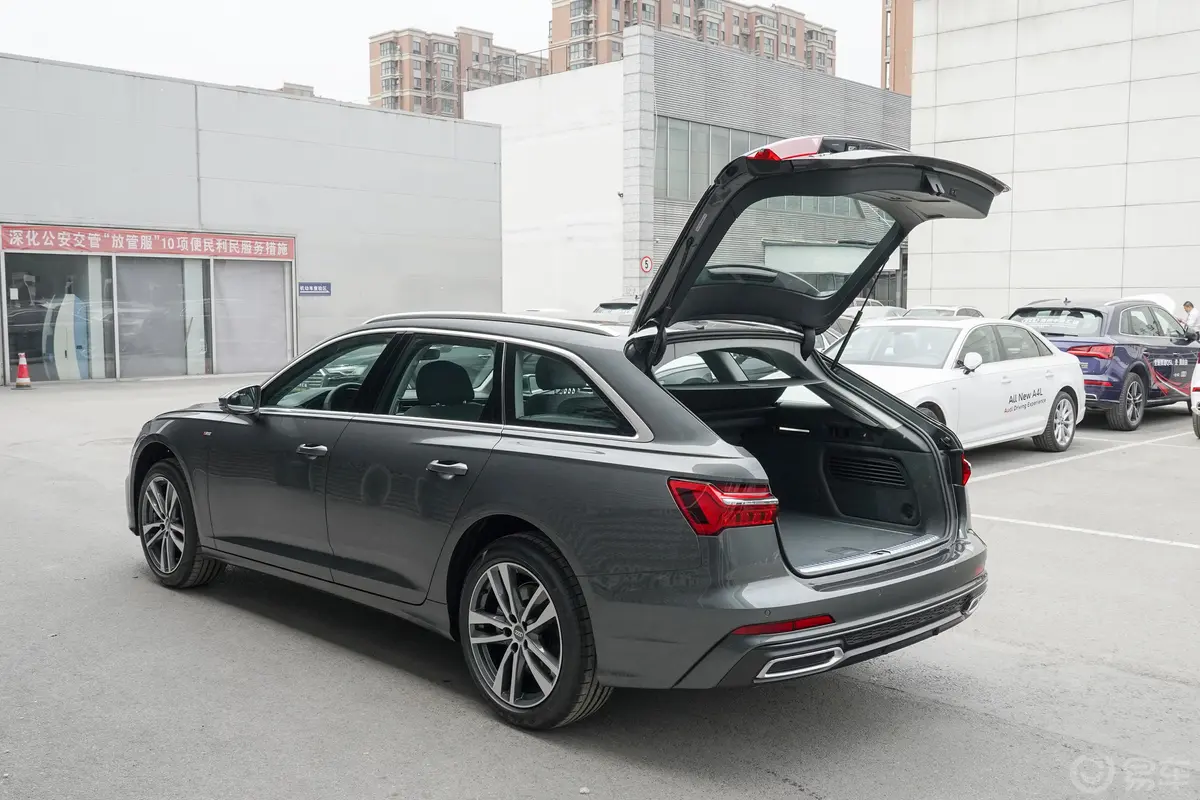 奥迪A6Avant 先锋派 45 TFSI 臻选动感型空间