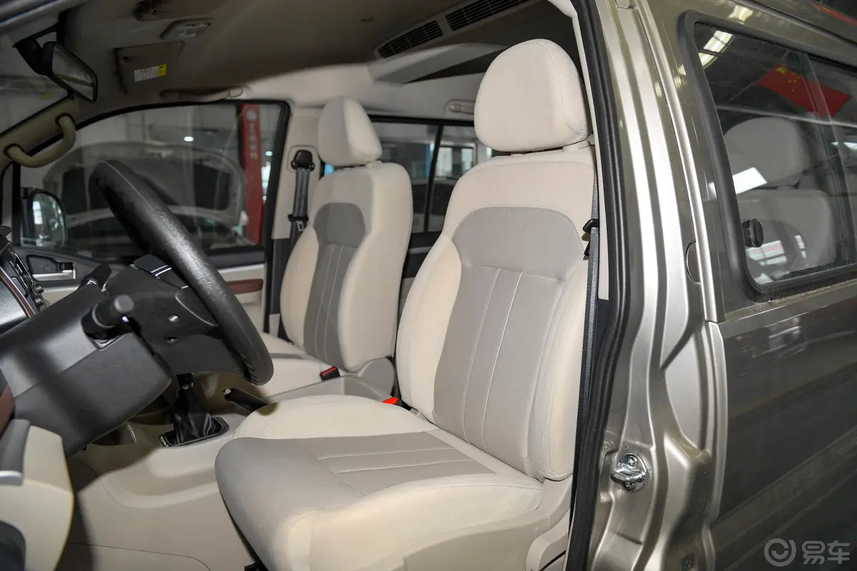 菱智改款 M5L 1.6L 手动 舒适型 9座 国VI驾驶员座椅
