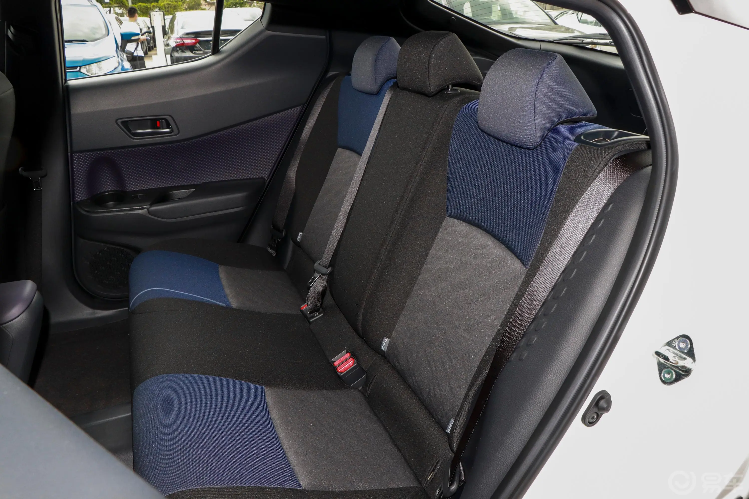丰田C-HR EV豪华天窗版后排座椅