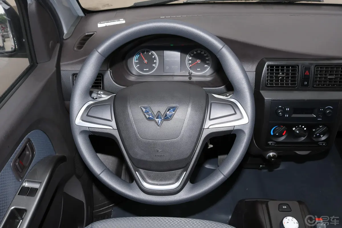 五菱荣光EV300KM 封窗版基本型 2座驾驶位区域