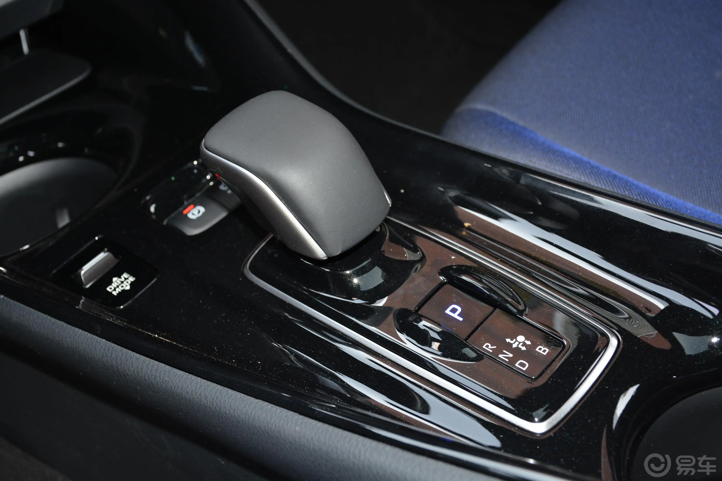 丰田C-HR EV豪华天窗版换挡杆