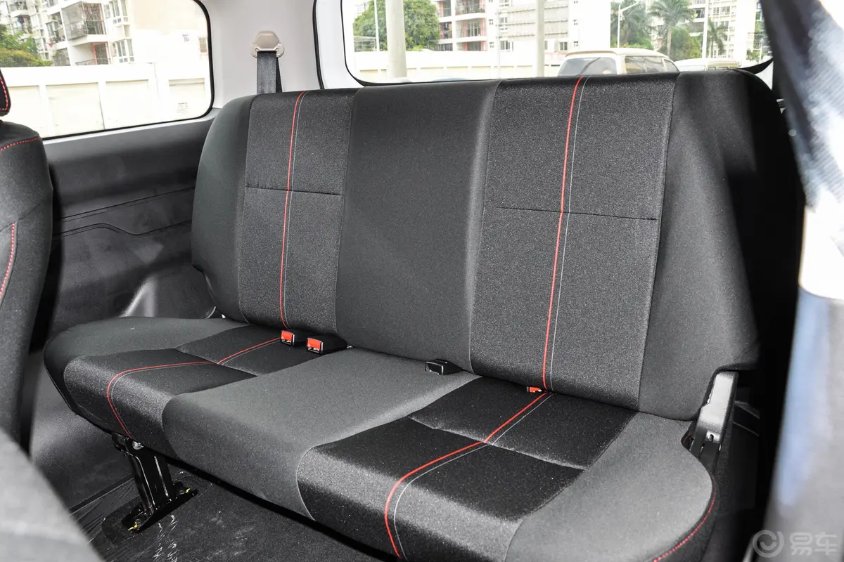 长安欧尚X70A1.5L 手动 舒适型第三排座椅