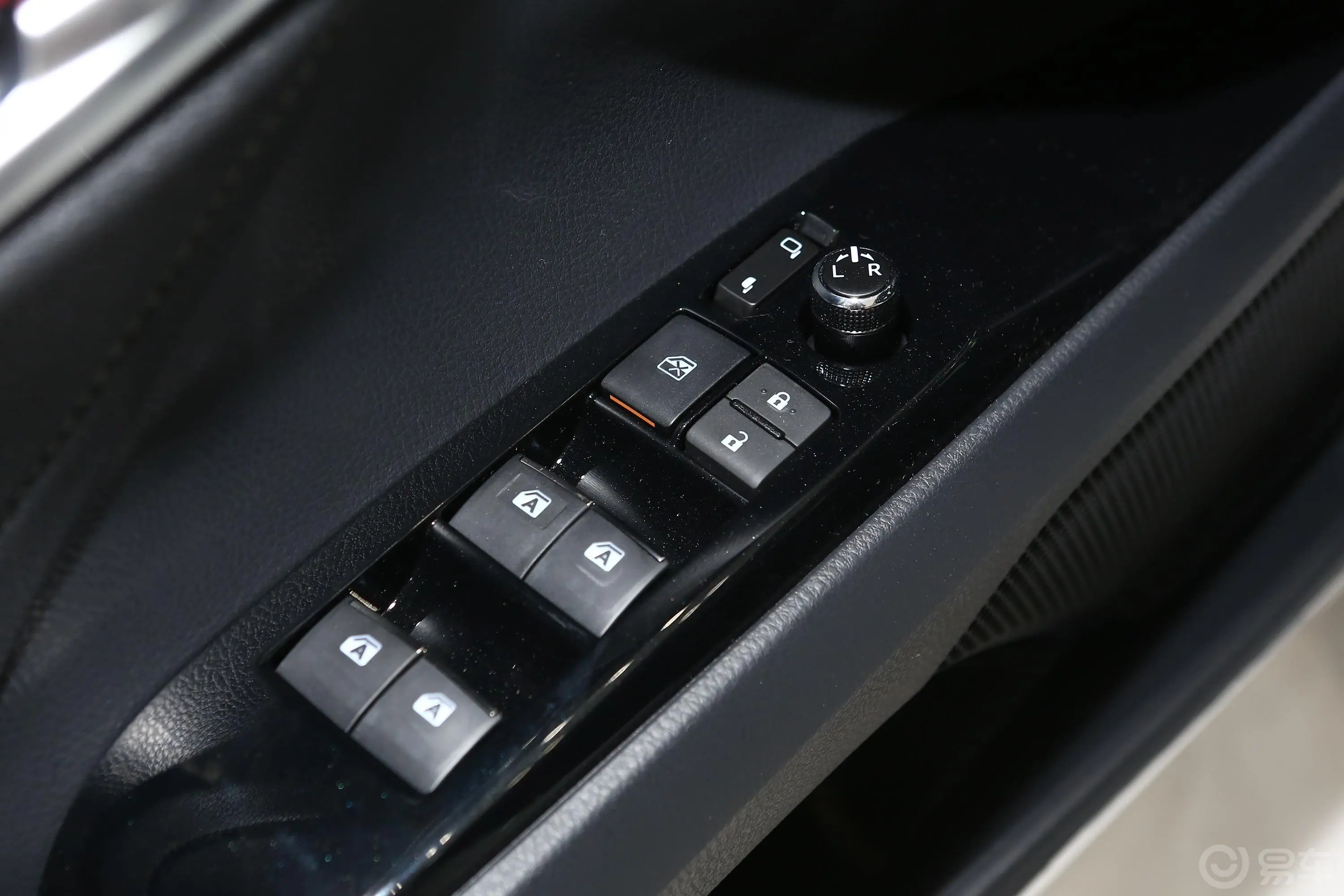 凯美瑞改款 2.5S 锋尚版车窗调节整体
