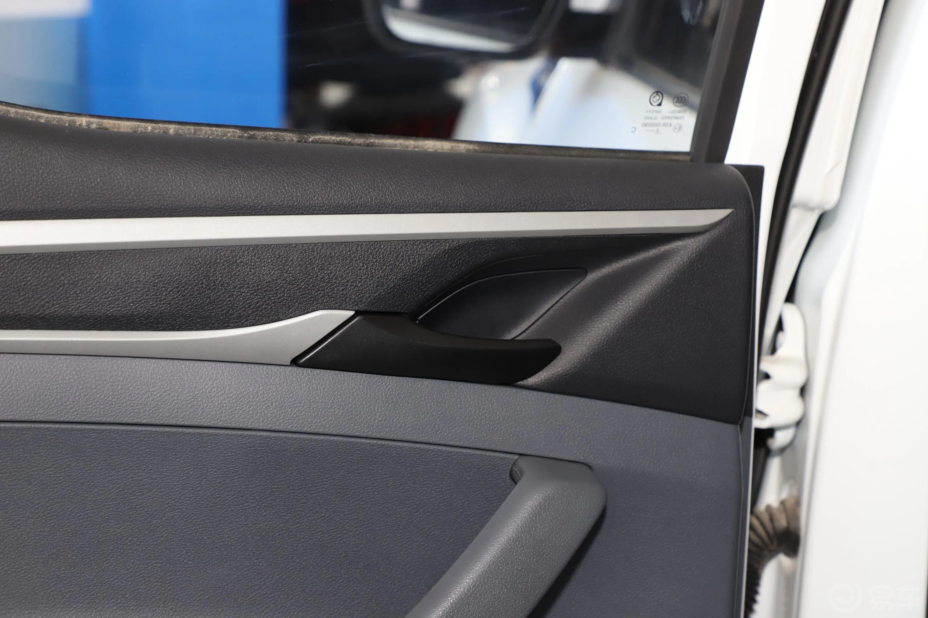 大通T60长厢 2.0T 手自一体 两驱 高底盘舒享版 汽油空间