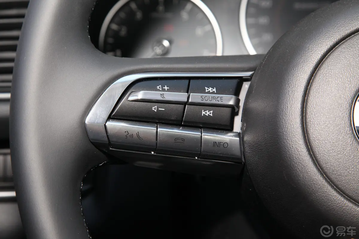 马自达CX-302.0L 手自一体 质悦型左侧方向盘功能按键