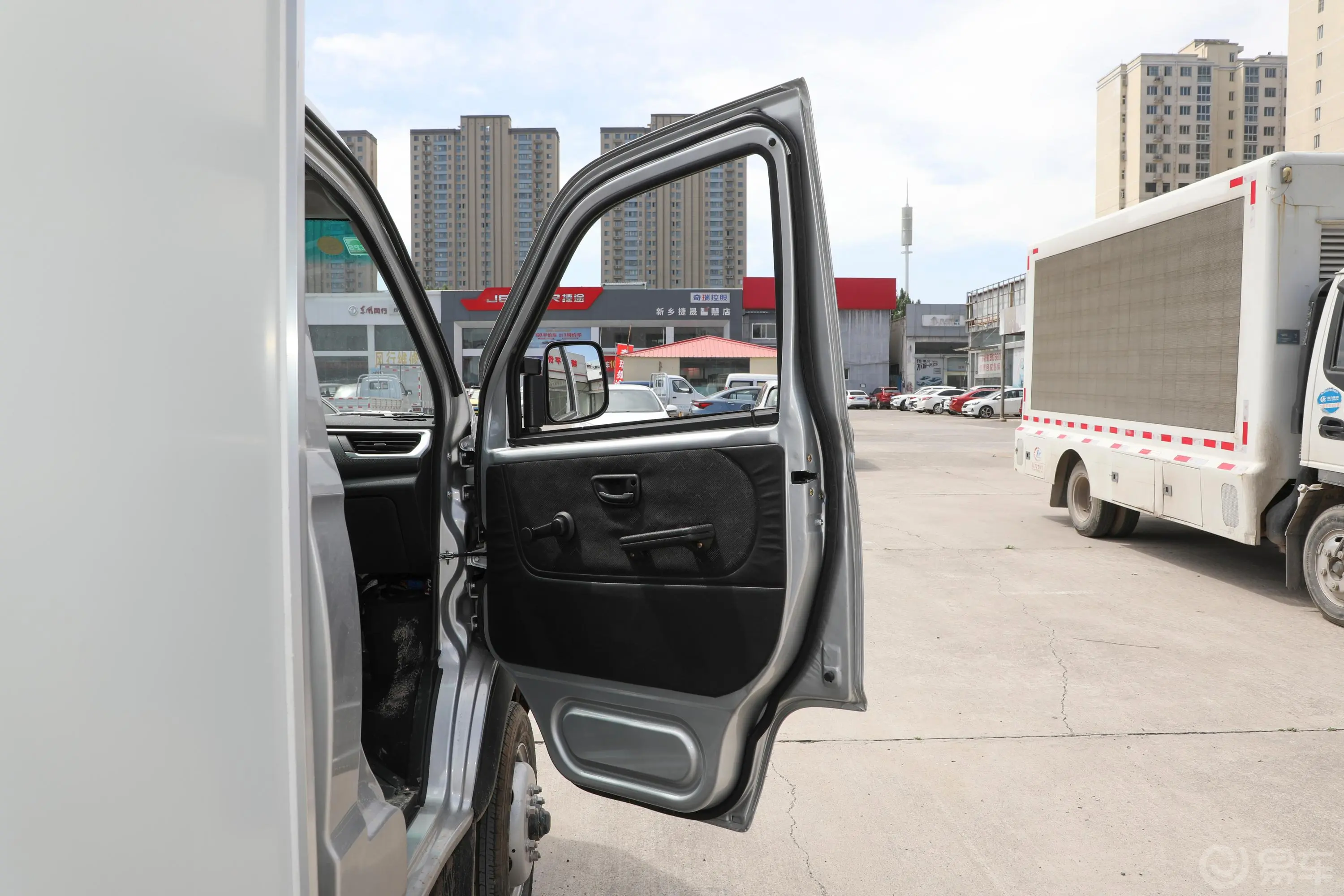鑫源T20SPVC厢货 1.5L 手动 标准型后双轮JKC5020XXY-DS6DL1 国VI内饰