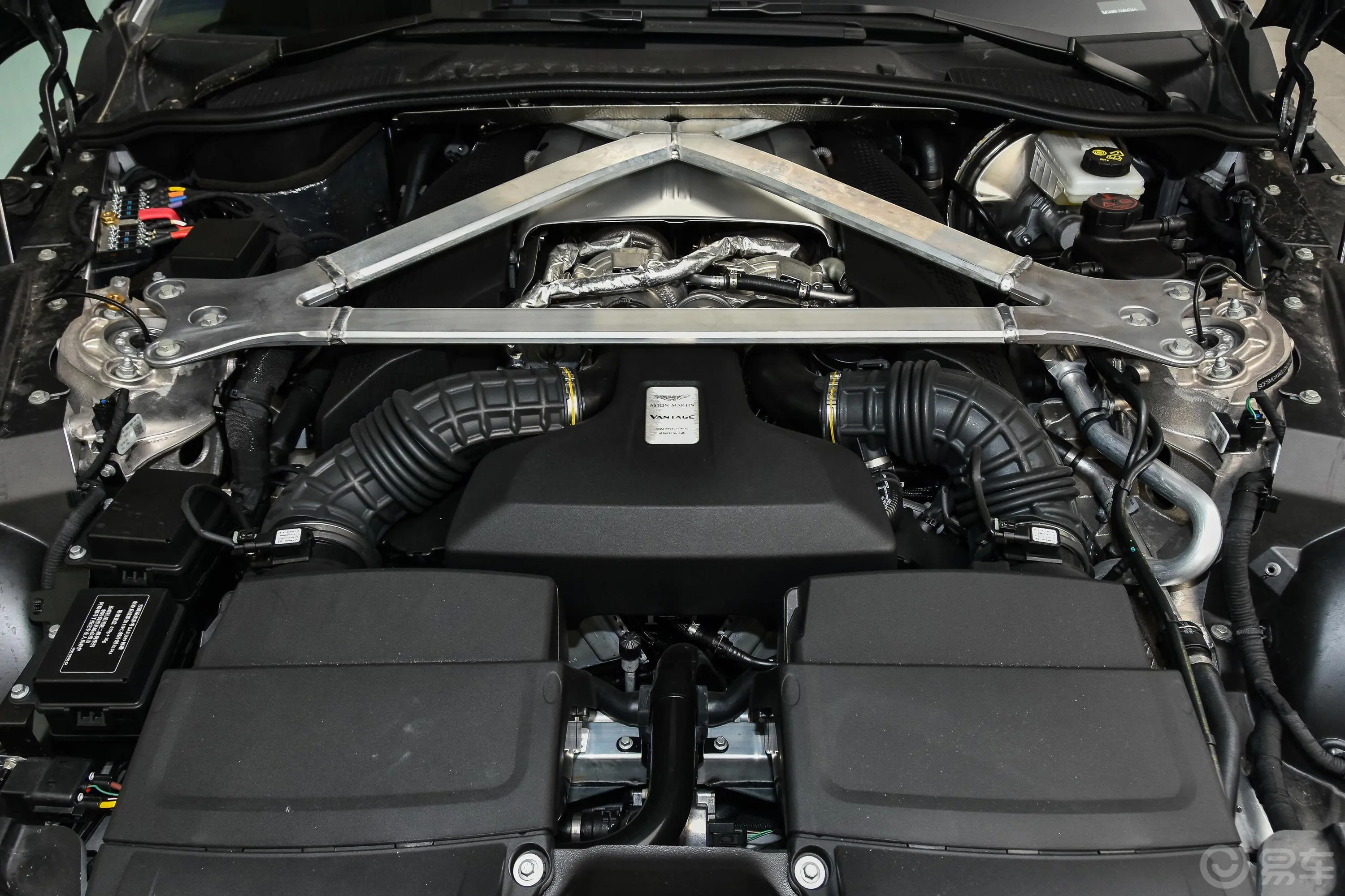 V8 Vantage4.0T V8 魅力银外观