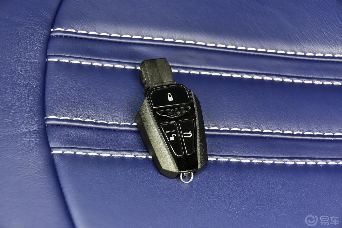 V8 Vantage4.0T V8 魅力银钥匙正面