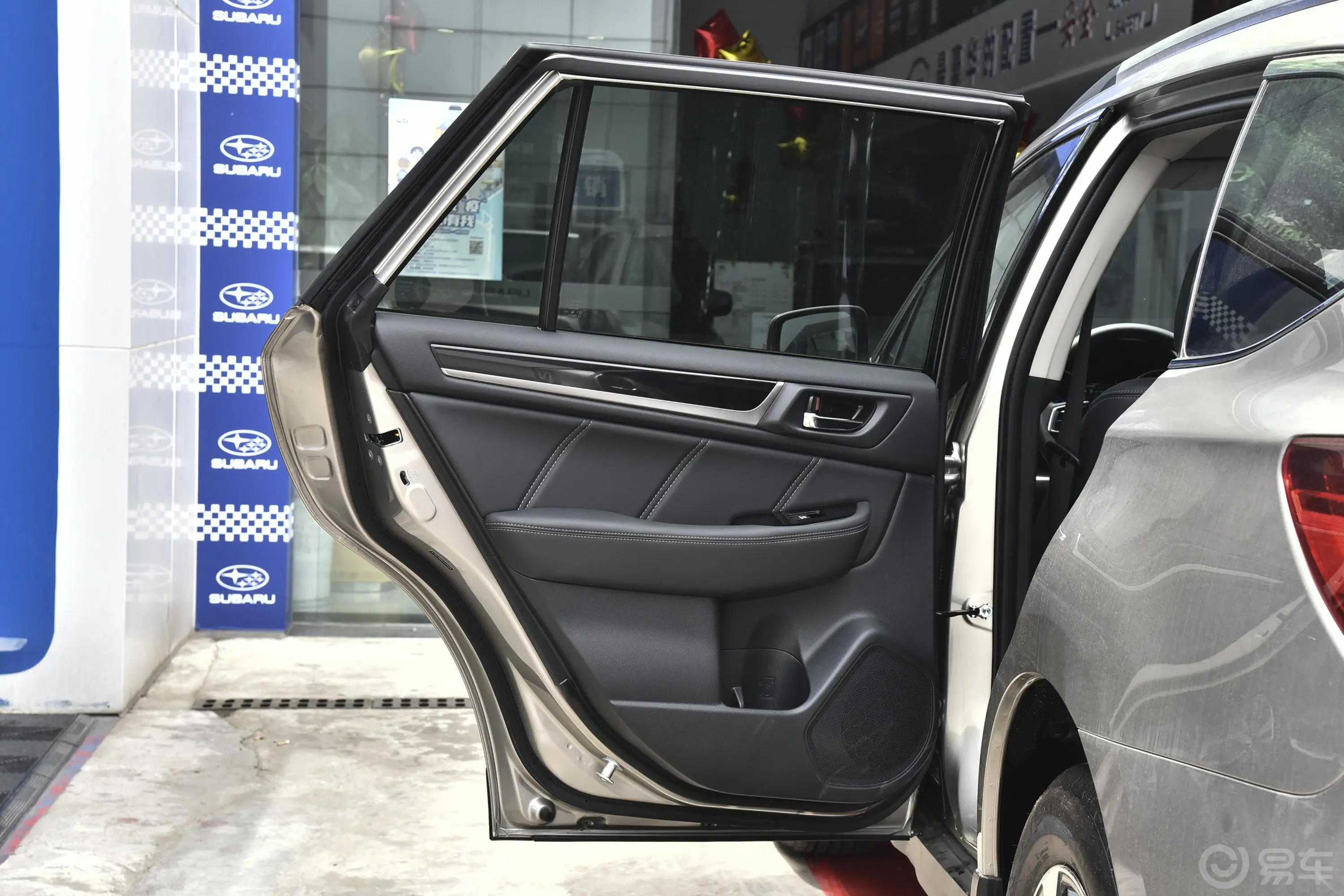 傲虎改款 2.5i 运动导航版 EyeSigh驾驶员侧后车门
