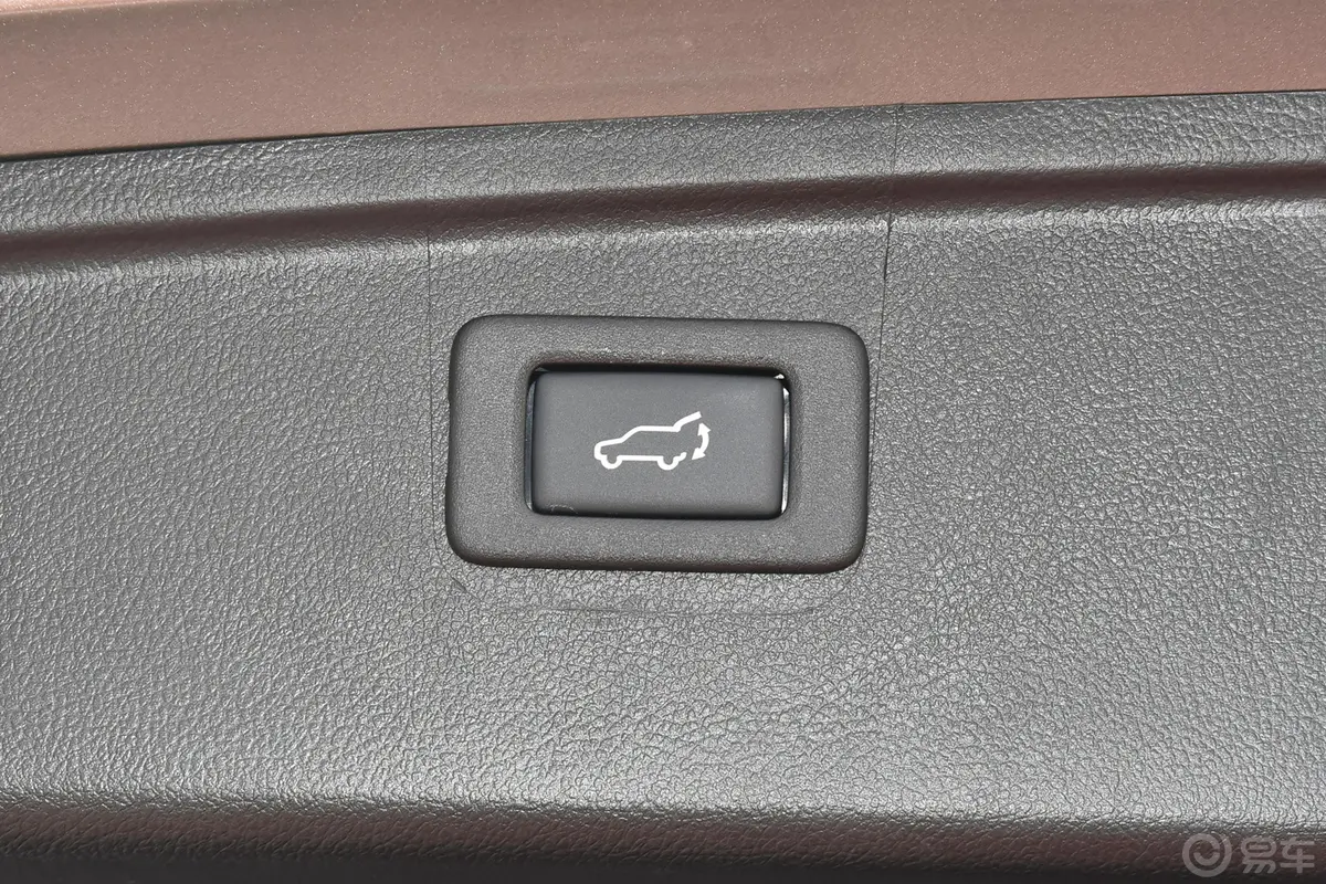 傲虎改款 2.5i 运动导航版 EyeSigh电动尾门按键（手动扶手）
