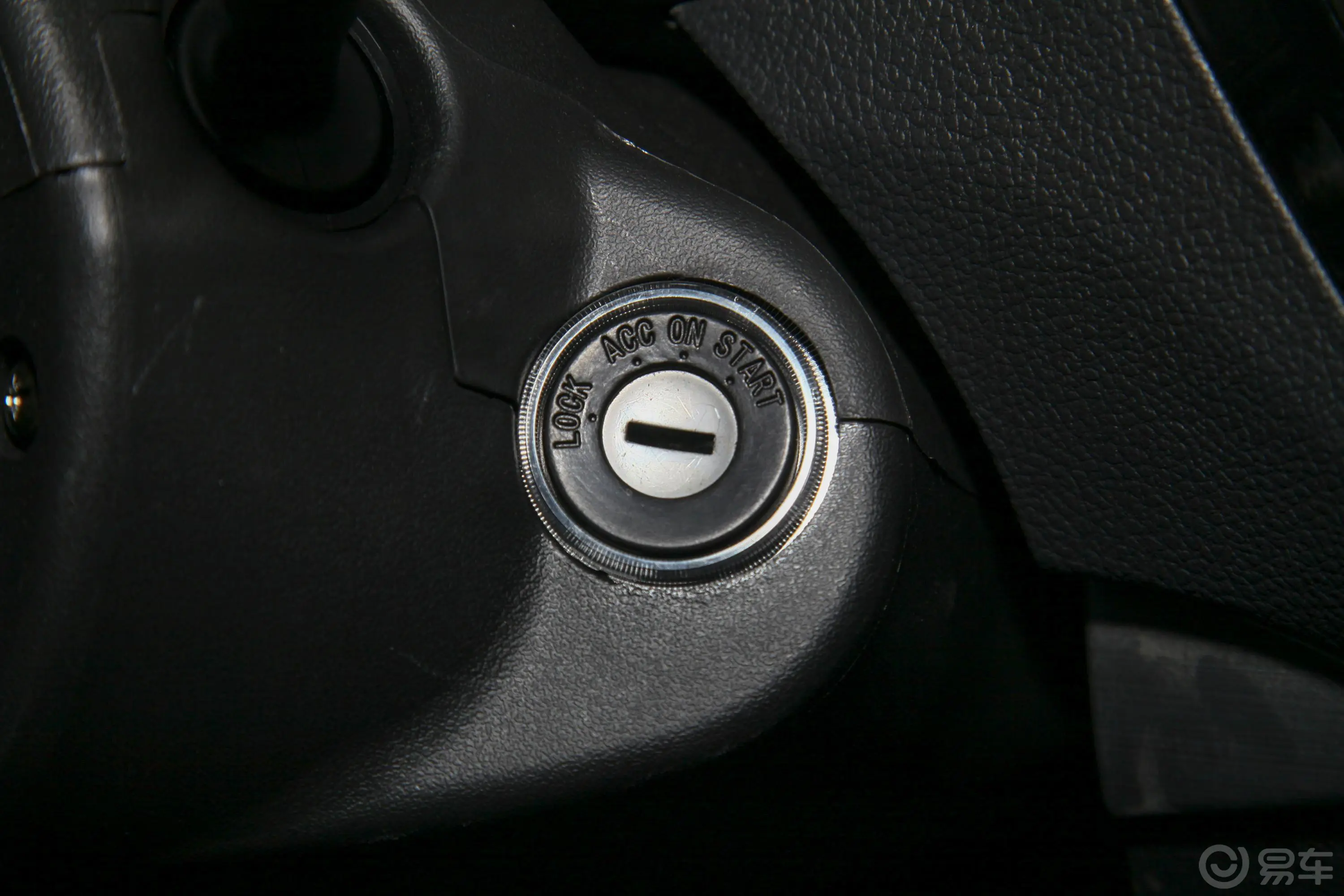 威虎越野版 1.5T 手动四驱标双豪华型 汽油 国VI钥匙孔或一键启动按键