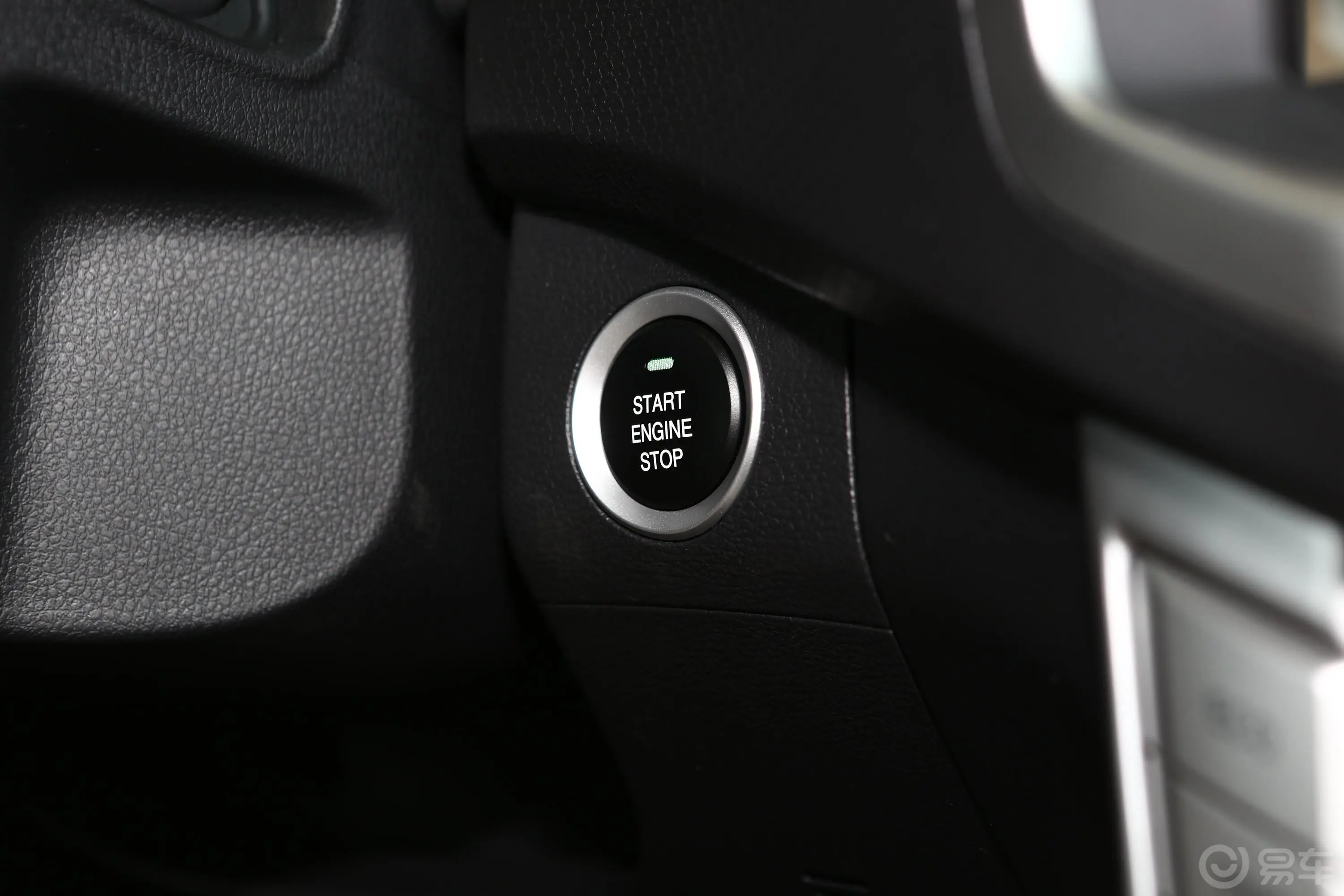 大通T702.0T 自动两驱双排长厢纪念版 柴油钥匙孔或一键启动按键