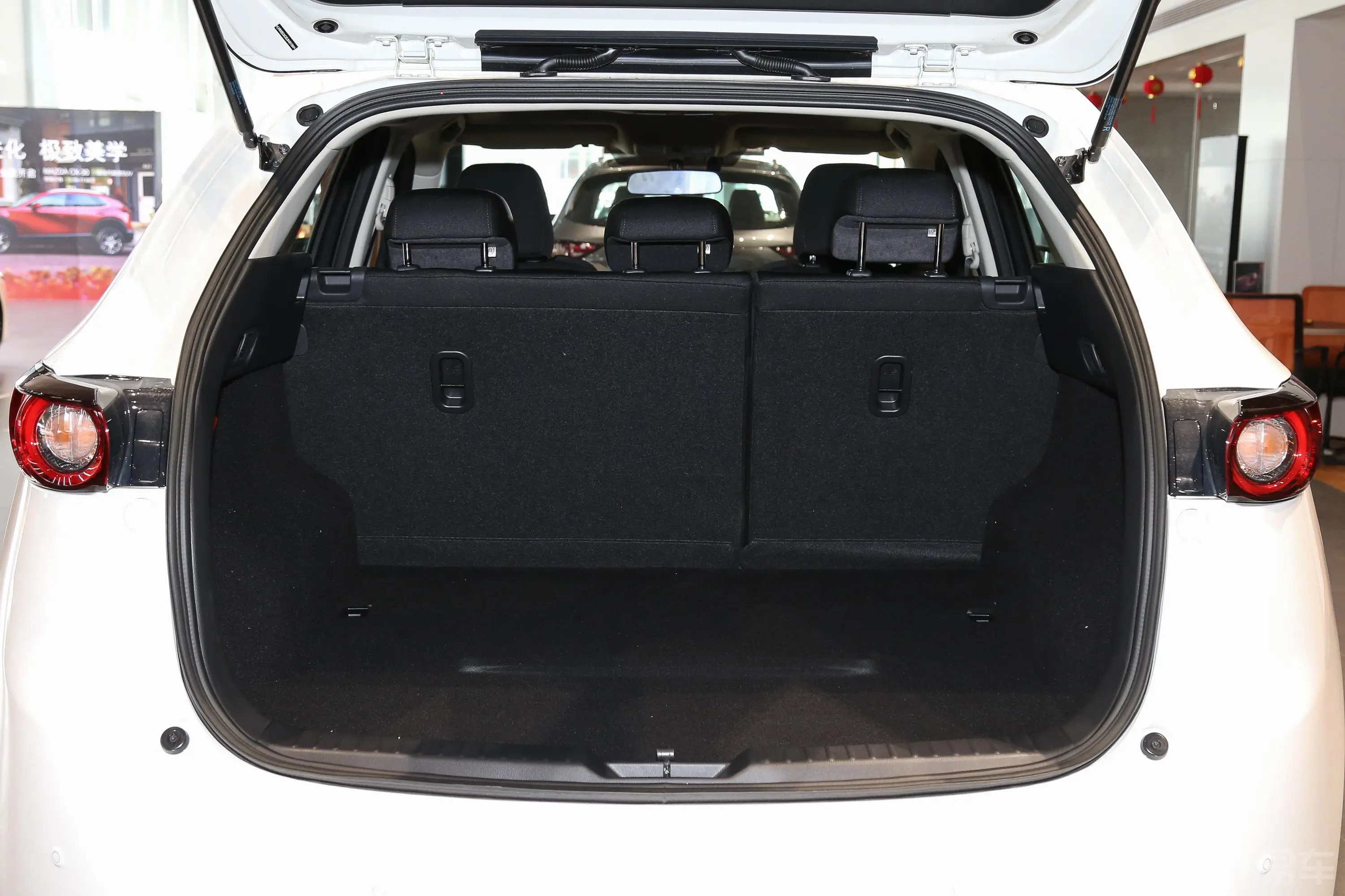 马自达CX-5改款 2.0L 手自一体 两驱 智慧型后备厢空间特写