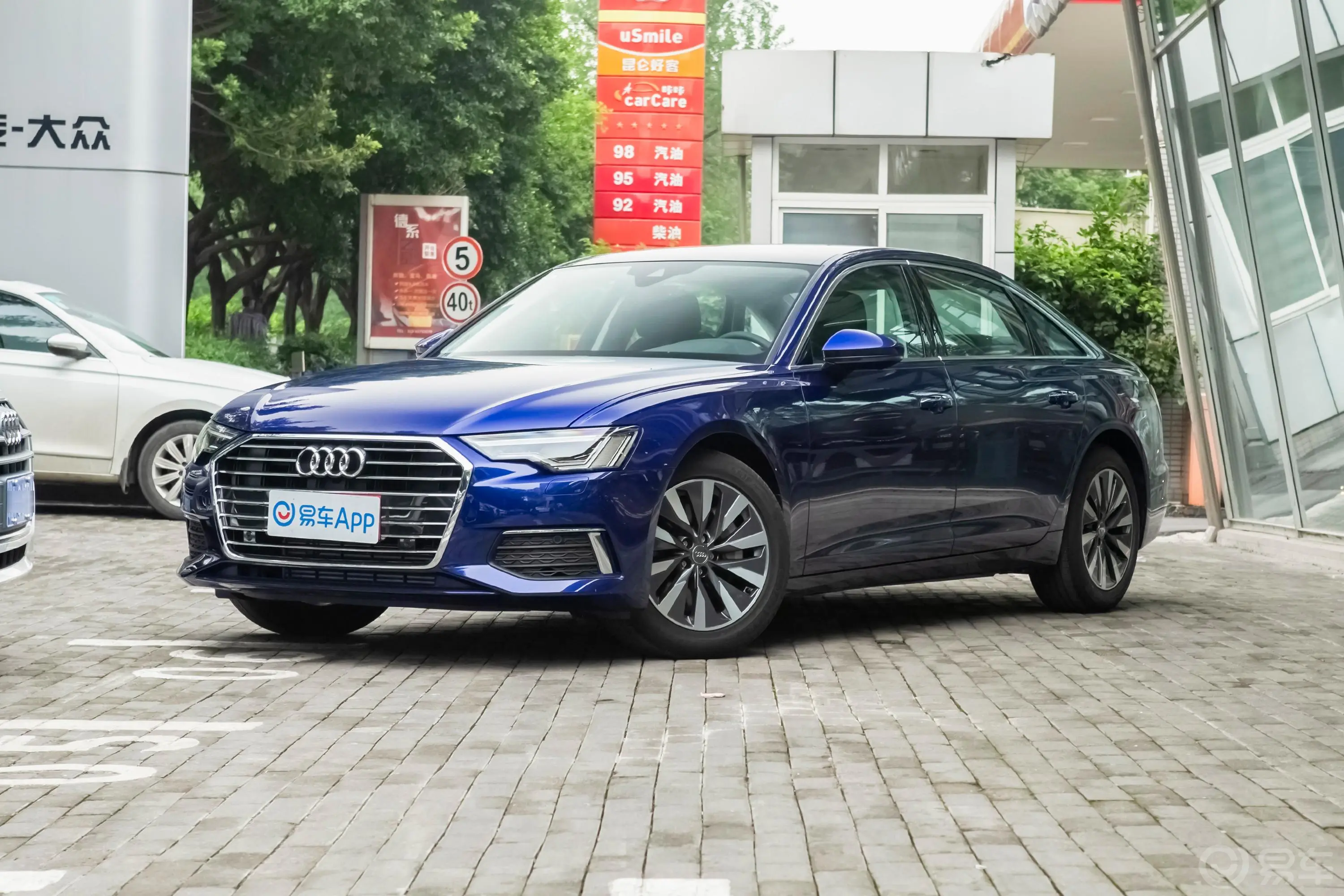 奥迪A6L45 TFSI 臻选致雅版外观