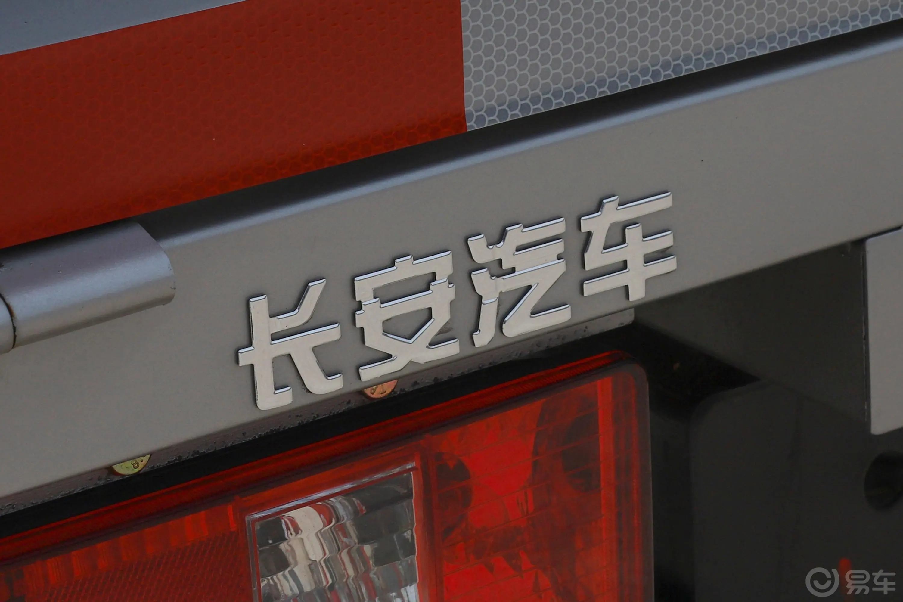 新豹T5载货汽车N1 1.5L 双排双后轮 标准版(5.64米长)SC1031NAS65 汽油 国Ⅵ外观