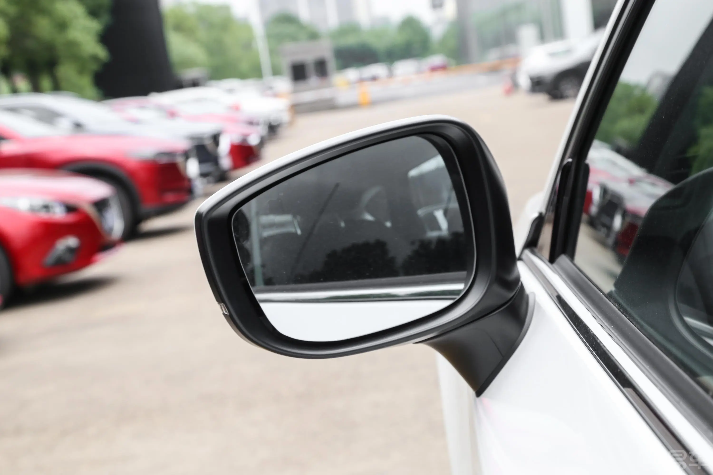 马自达CX-5改款 2.0L 手自一体 两驱 智尊型后视镜镜面