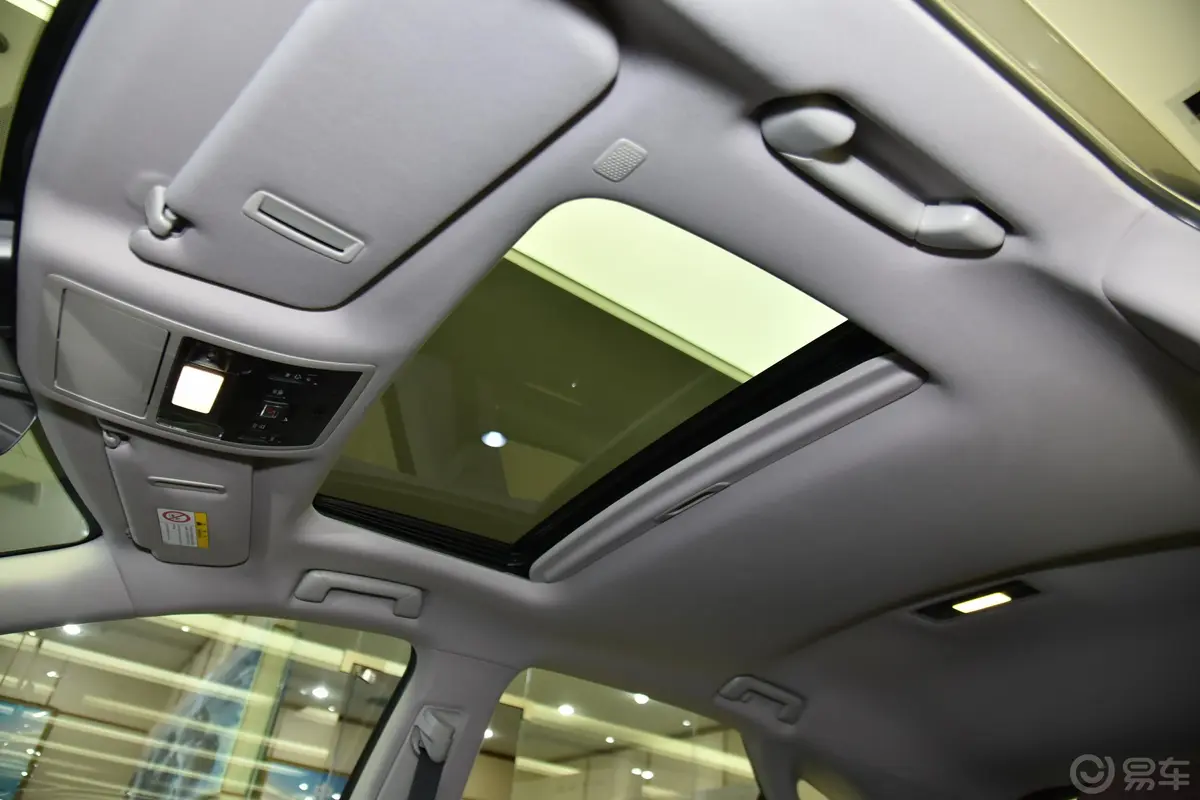 雷克萨斯RX300 舒适版 国VI天窗内拍关闭