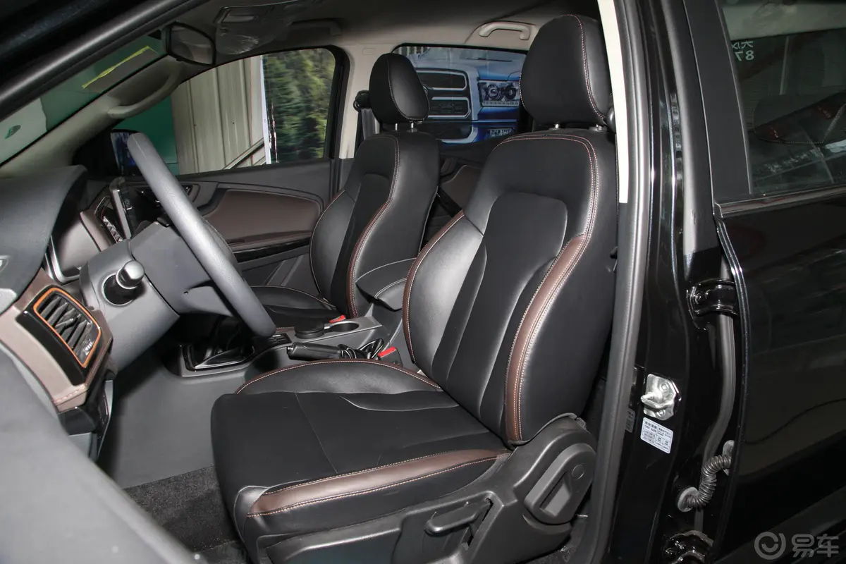 领主乘用版 2.4T 手动 两驱 大双 豪华版 汽油 国VI驾驶员座椅