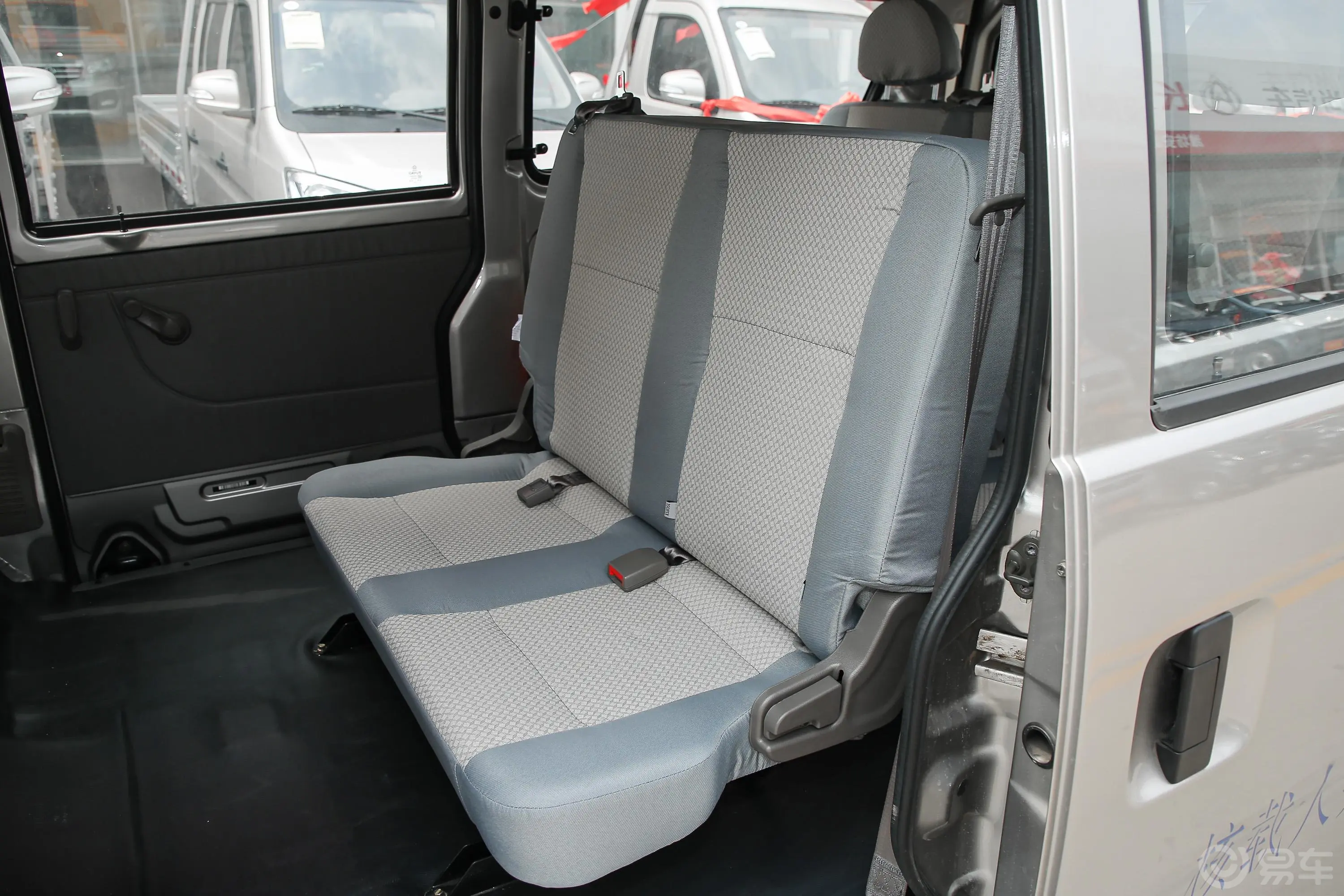 长安V3多用途乘用车M1 1.2L 标准版(4.04米长)SC6400LQ6A2 汽油 7座 国VI后排座椅