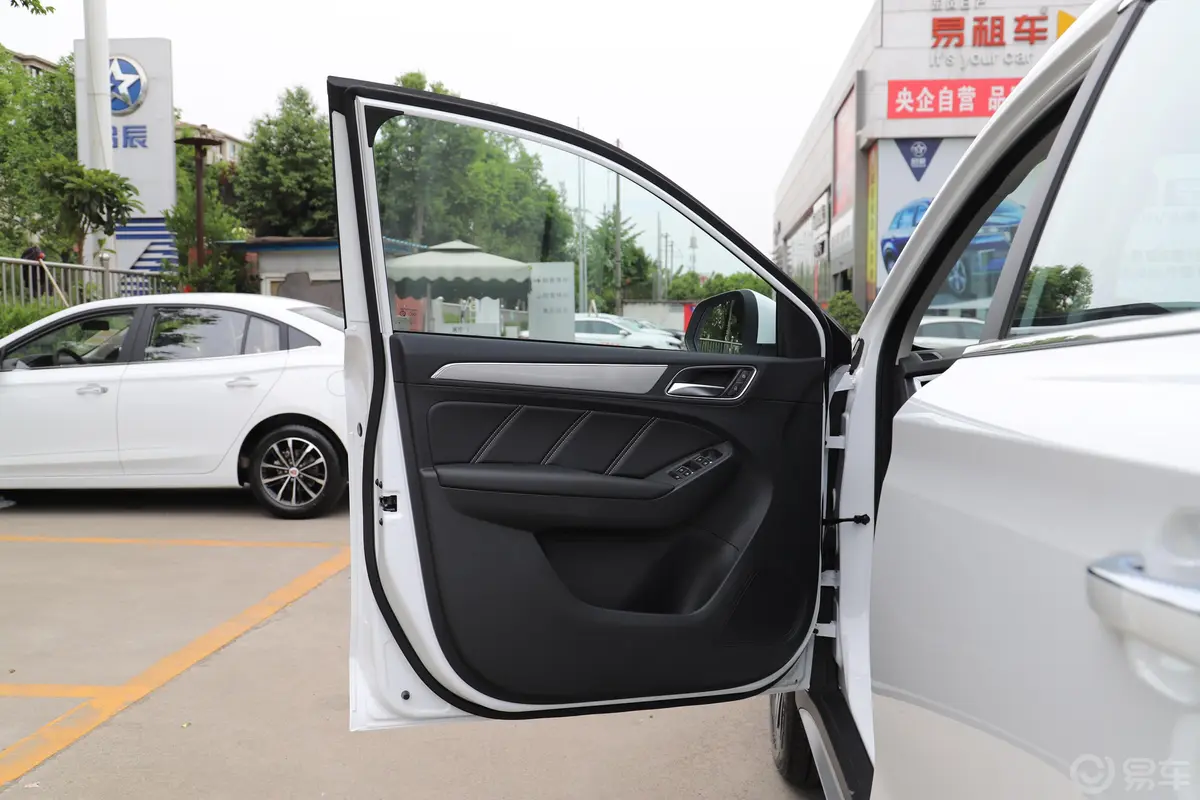 荣威RX520T 双离合 两驱 4G互联百万款驾驶员侧前车门