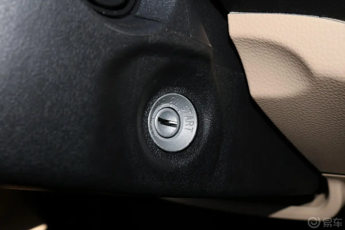 新豹T3厢式运输车N1 1.2L 单排单后轮 舒适版（4.75米） SC5031XXYTMD62 汽油 国VI钥匙孔或一键启动按键