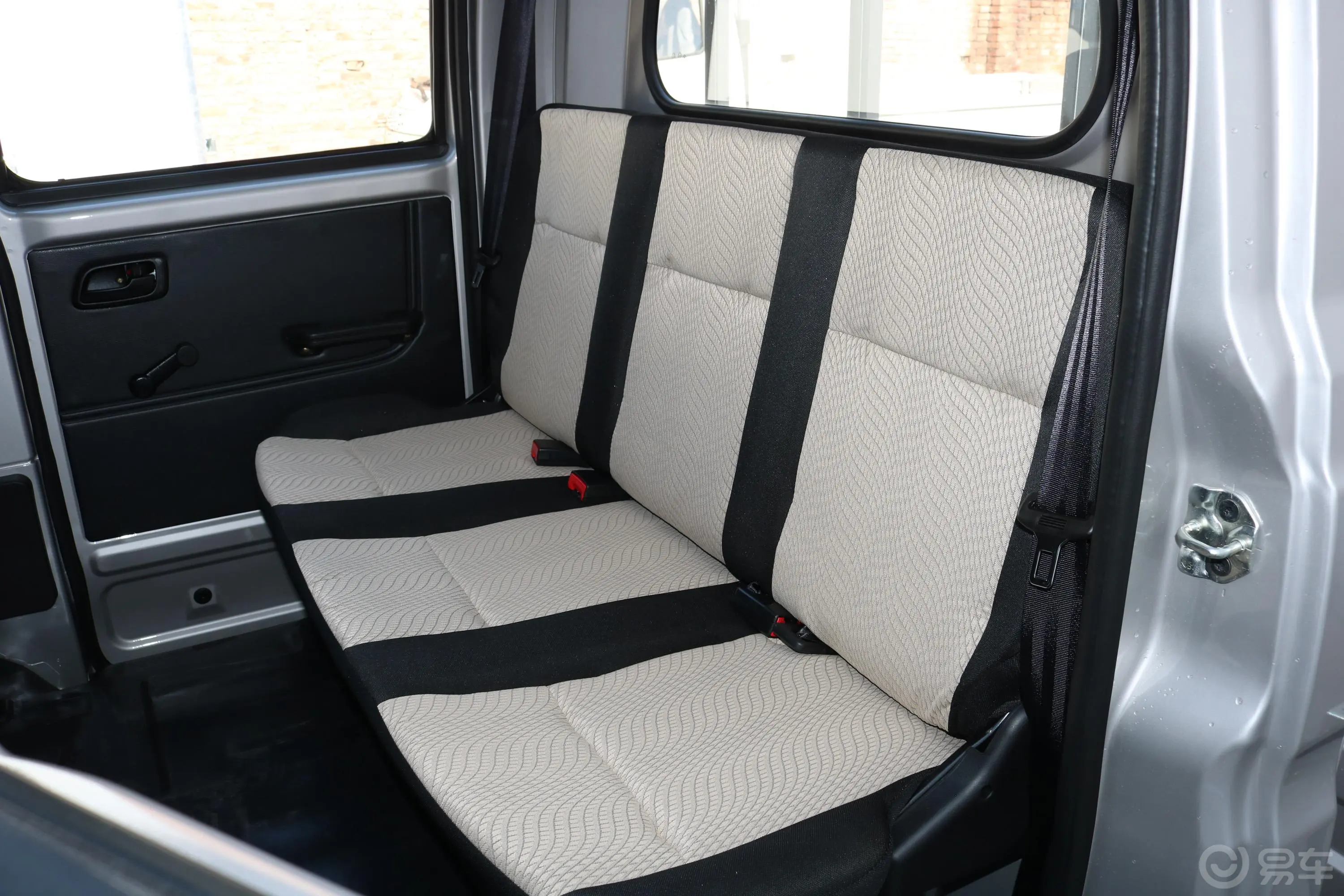 跨越王X1载货汽车N1 1.2L 双排单后轮 标准版 SC1031XAS61 汽油 国VI后排座椅