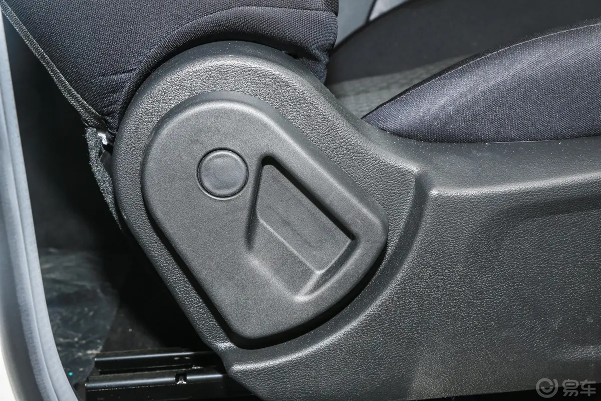 领主商用版 2.4T 手动四驱标双标准版 汽油 国VI副驾座椅调节