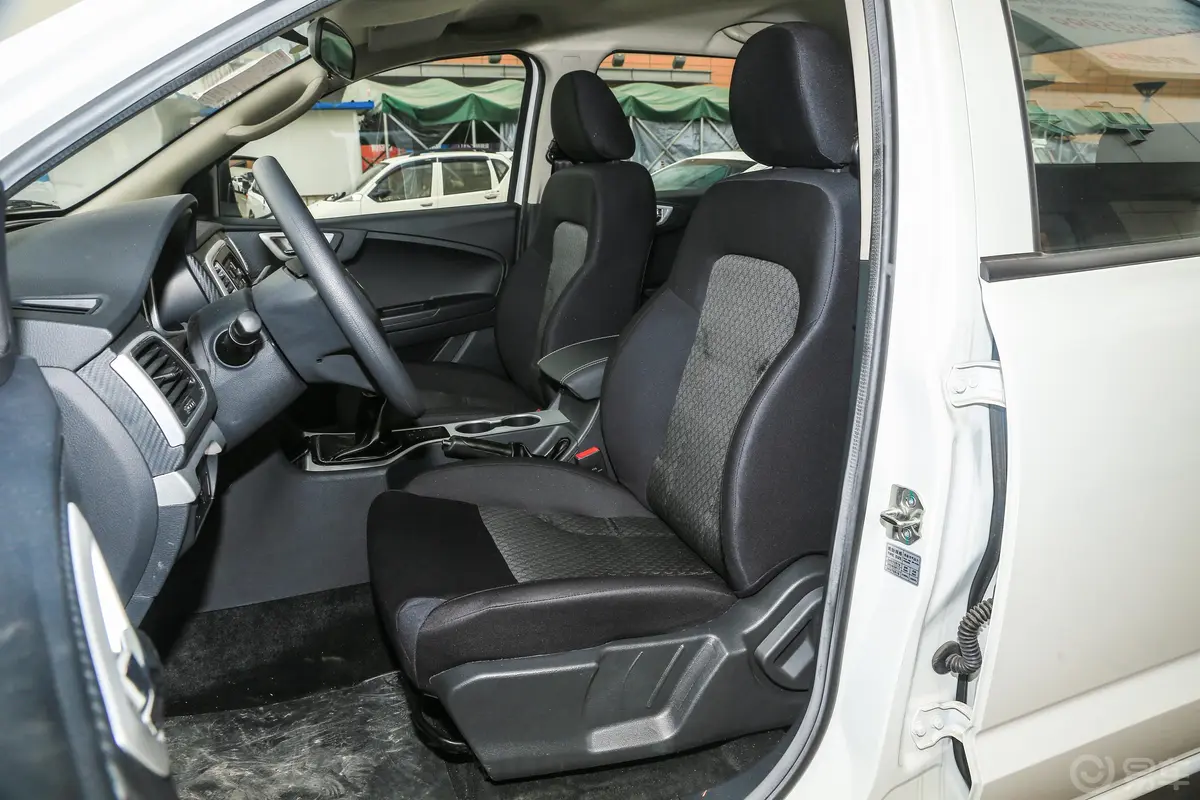 领主商用版 2.4T 手动四驱标双标准版 汽油 国VI驾驶员座椅