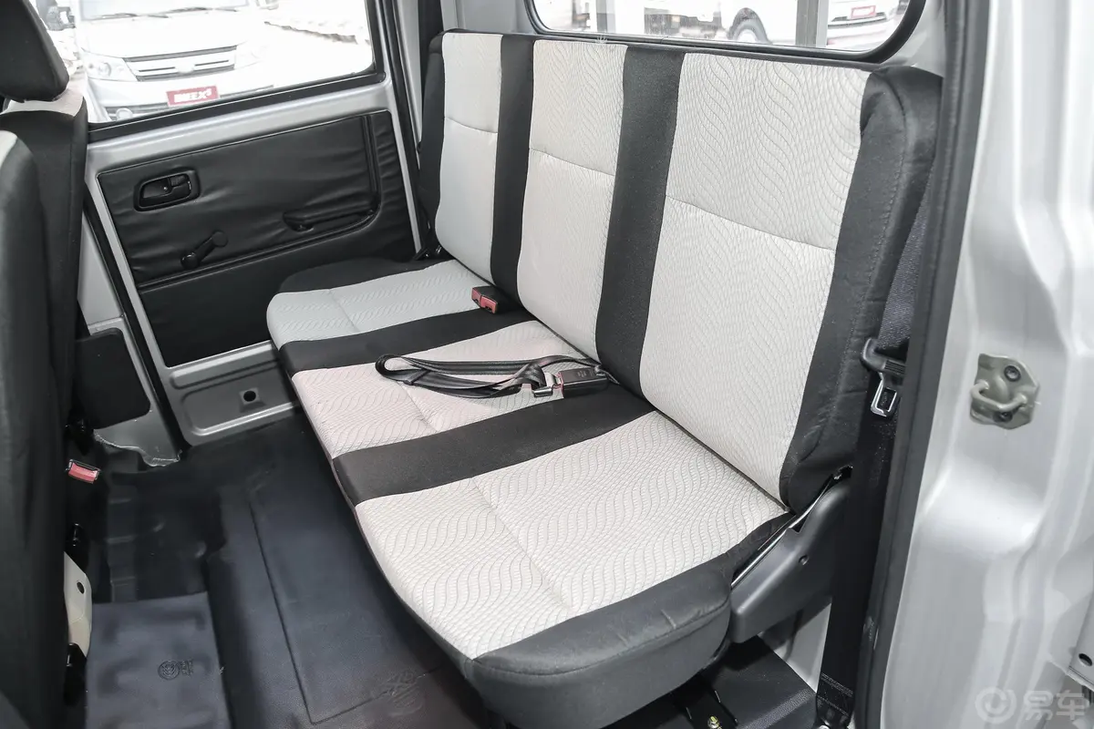 新豹T3载货汽车N1 1.5L 双排单后轮 舒适版 SC1031TFS61 汽油 国VI后排座椅