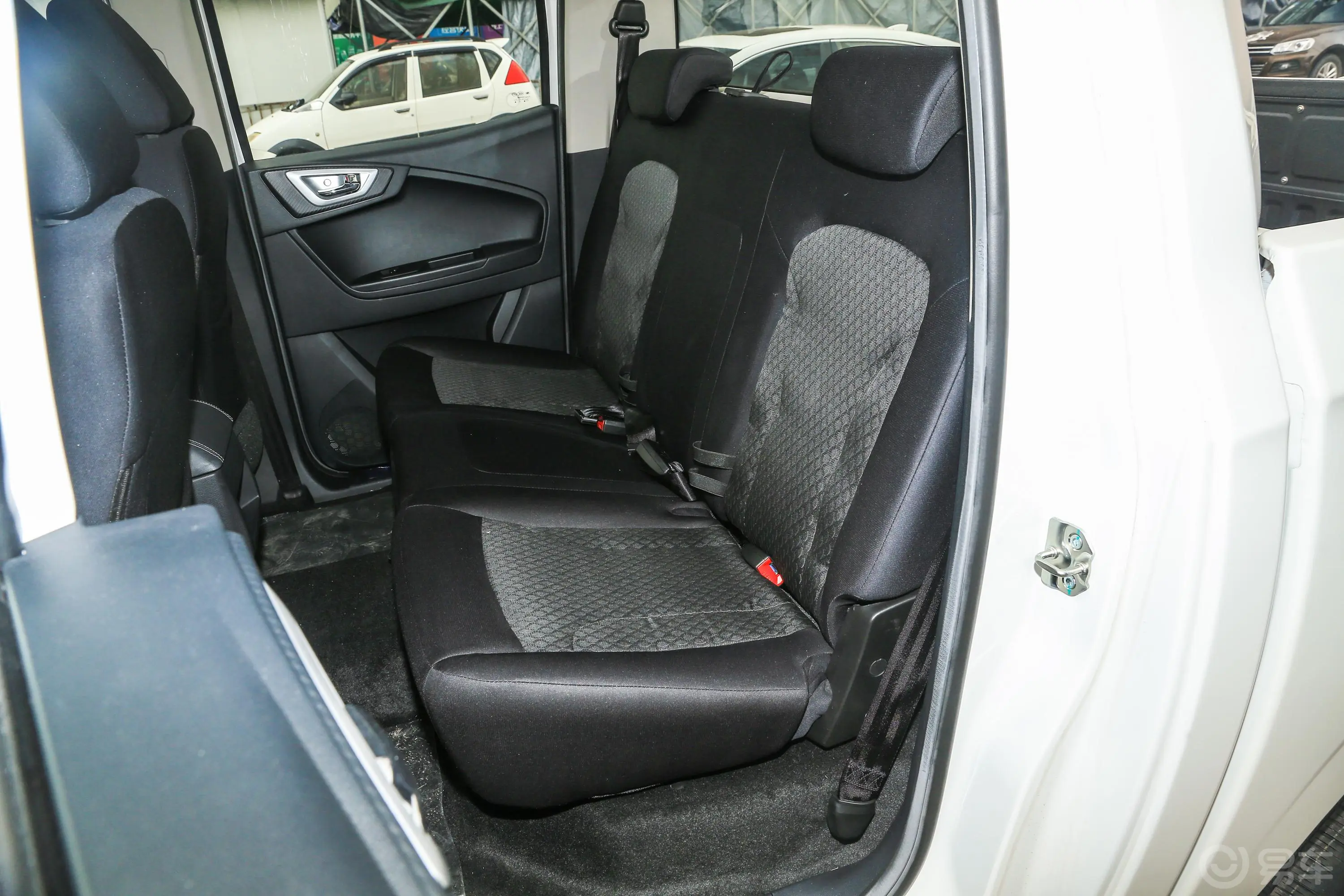 领主商用版 2.4T 手动四驱标双标准版 汽油 国VI后排座椅