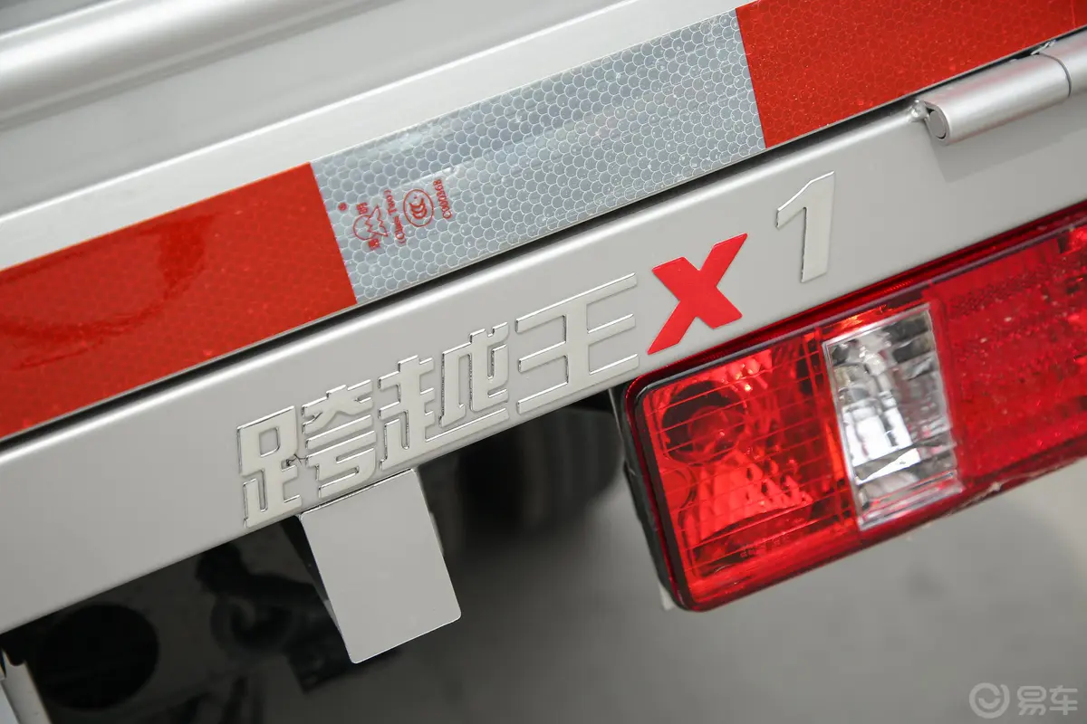 跨越王X1载货汽车N1 1.5L 双排双后轮 标准版（5.45米） SC1021XAS67 汽油 国VI外观