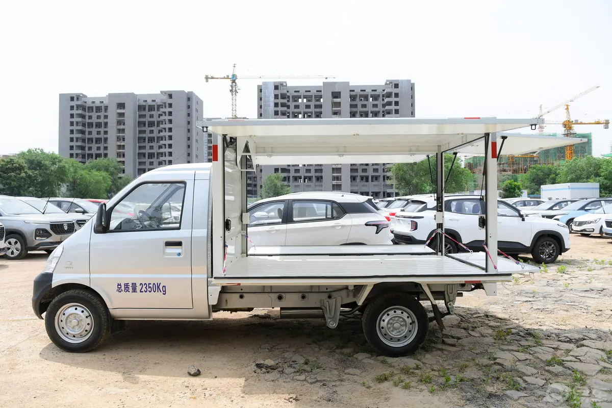 五菱荣光小卡专用车1.5L 单排 厢式运输车空间