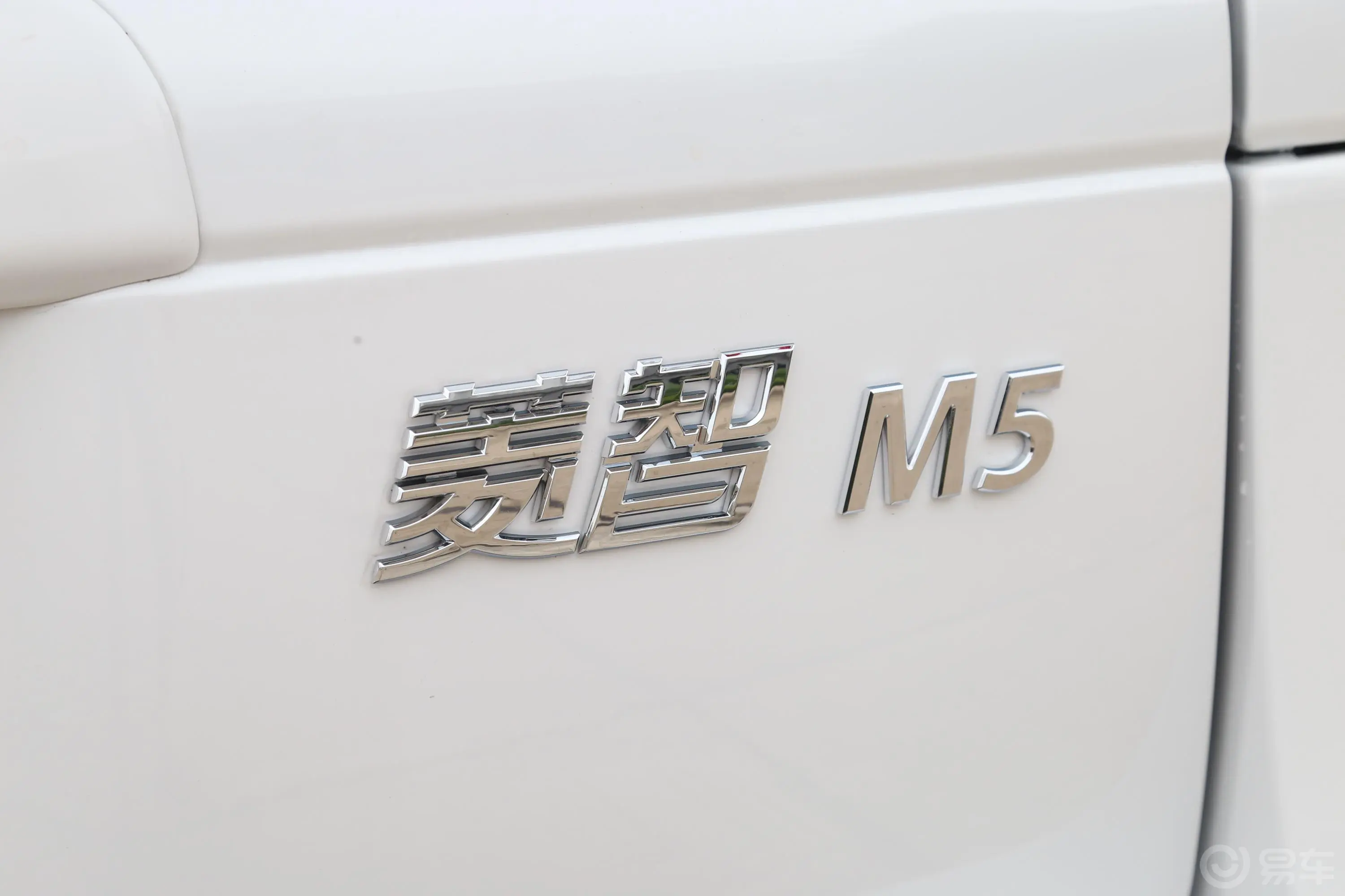 菱智M5L 1.6L 手动 舒适型 9座外观