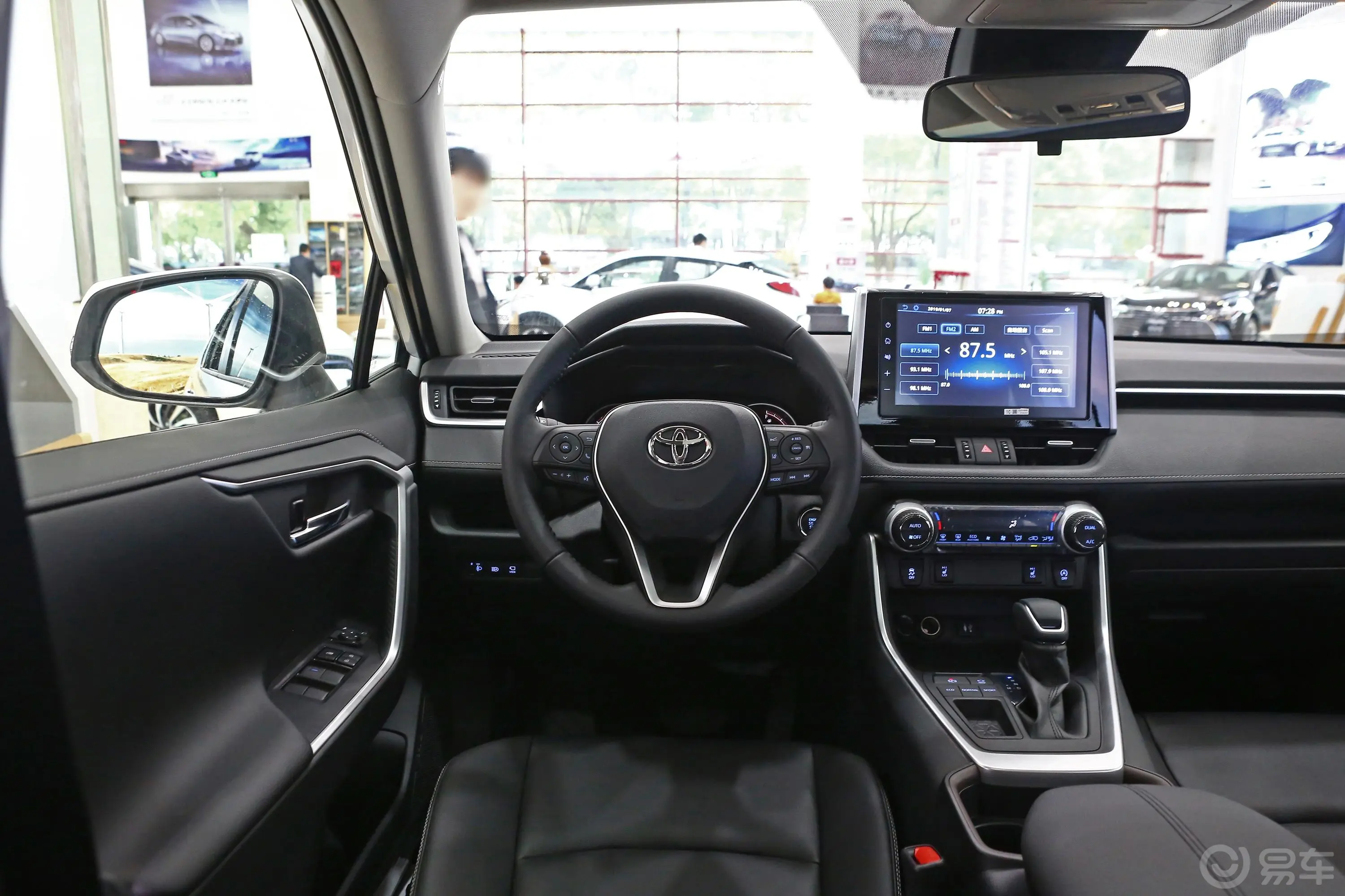 RAV4荣放2.0L CVT 两驱 风尚Plus版驾驶位区域