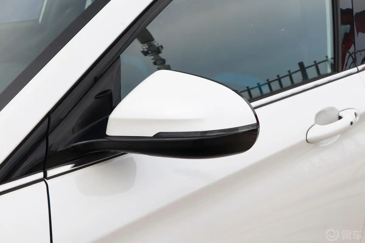 瑞驰新能源S513智豪型主驾驶后视镜背面