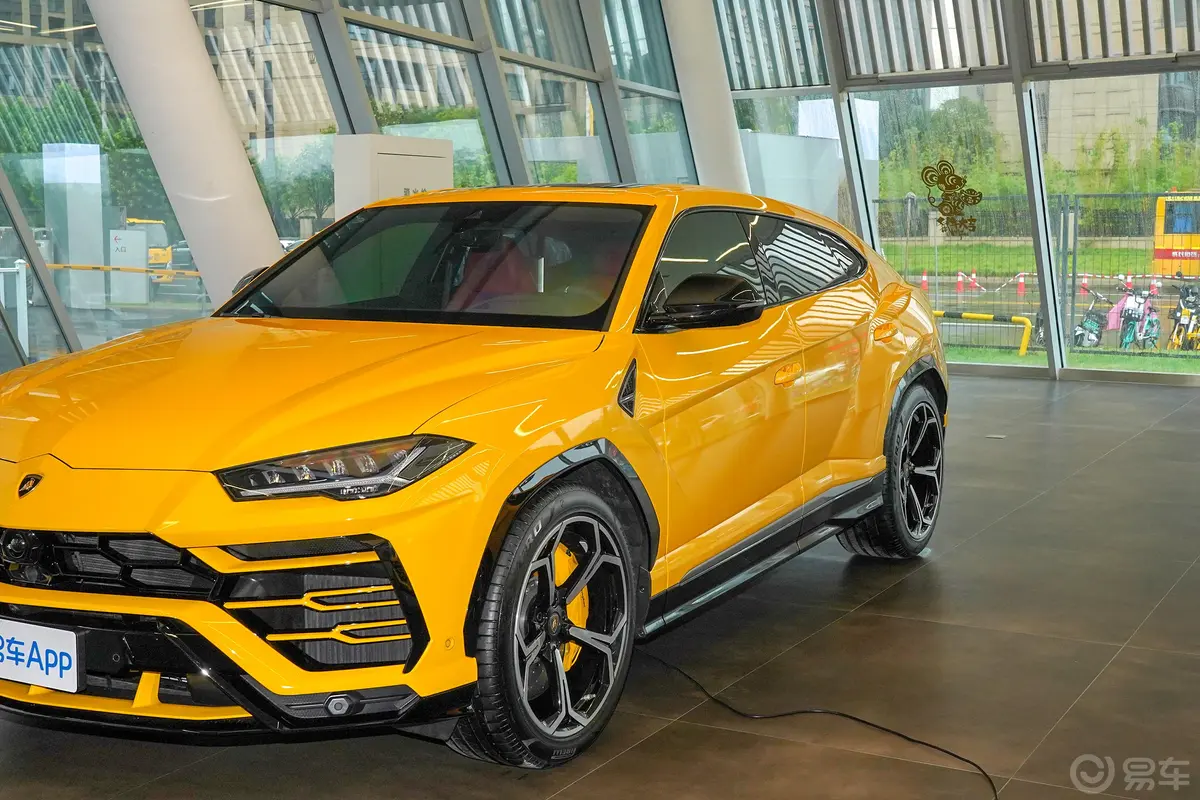 Urus4.0T V8外观细节