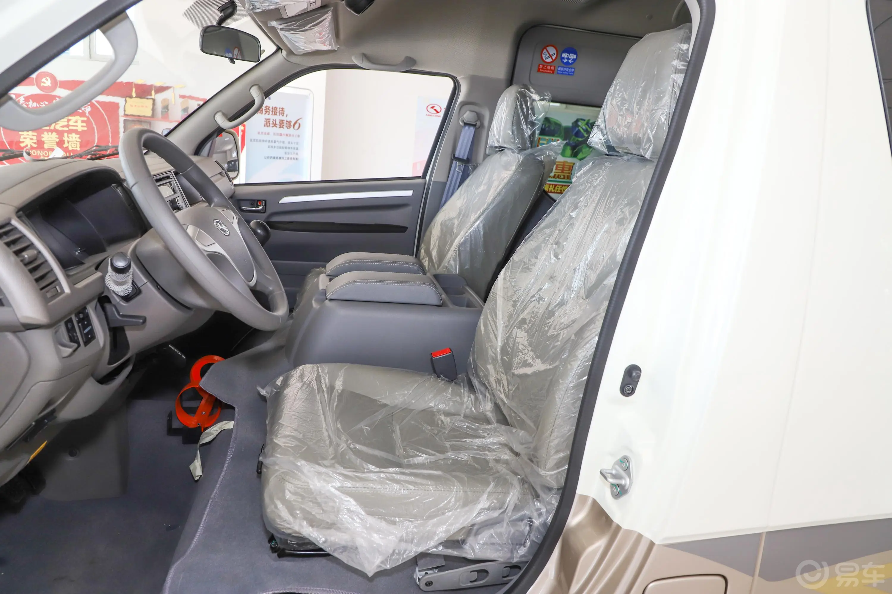 凯歌凯歌L 2.7L 手动 基本版 10-17座 汽油驾驶员座椅