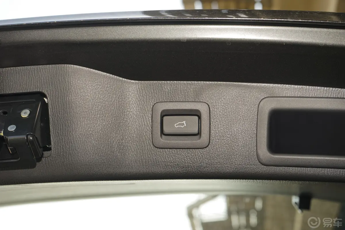 马自达CX-5改款 2.5L 手自一体 两驱 智尊型电动尾门按键（手动扶手）