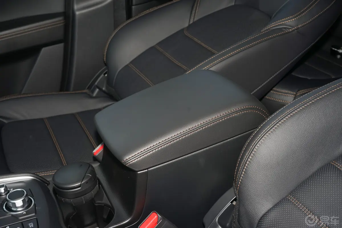 马自达CX-5改款 2.5L 手自一体 两驱 智尊型前排中央扶手