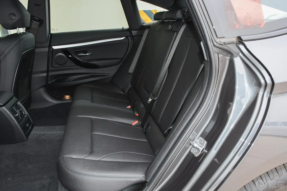 宝马3系GT320i M运动套装后排座椅