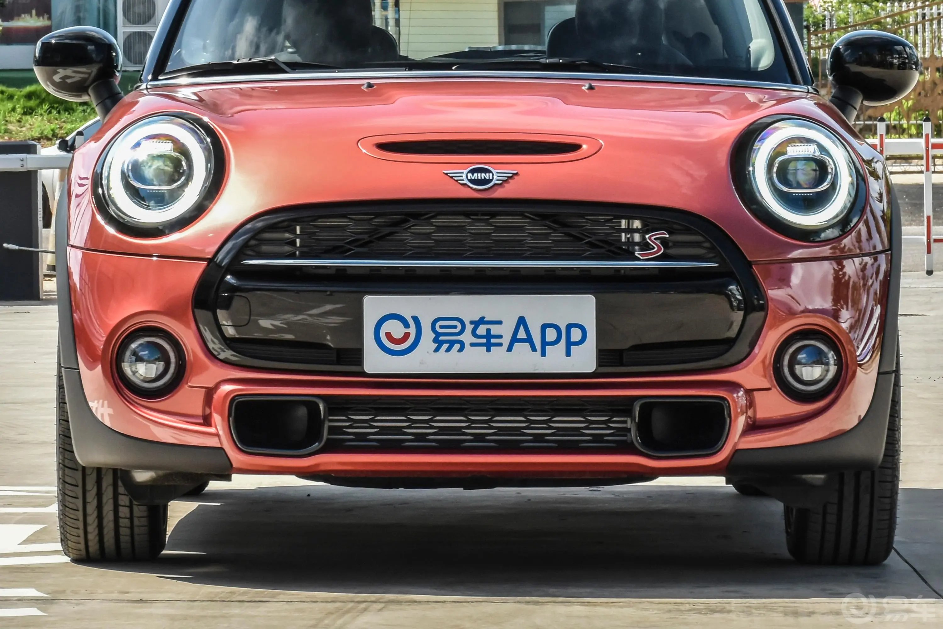 MINI2.0T COOPER S 双离合 日不落红限量版外观