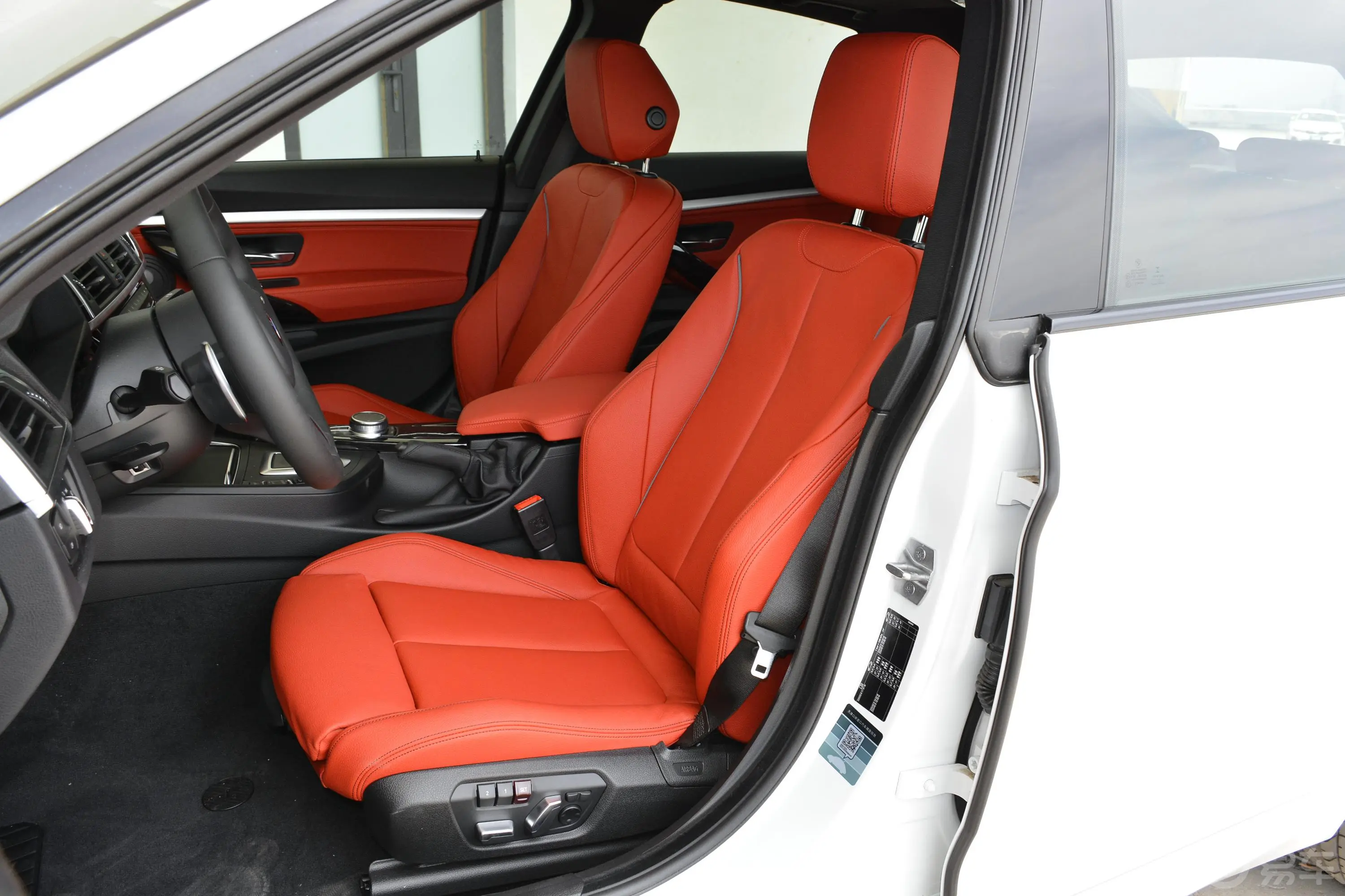 宝马3系GT330i M运动曜夜版驾驶员座椅