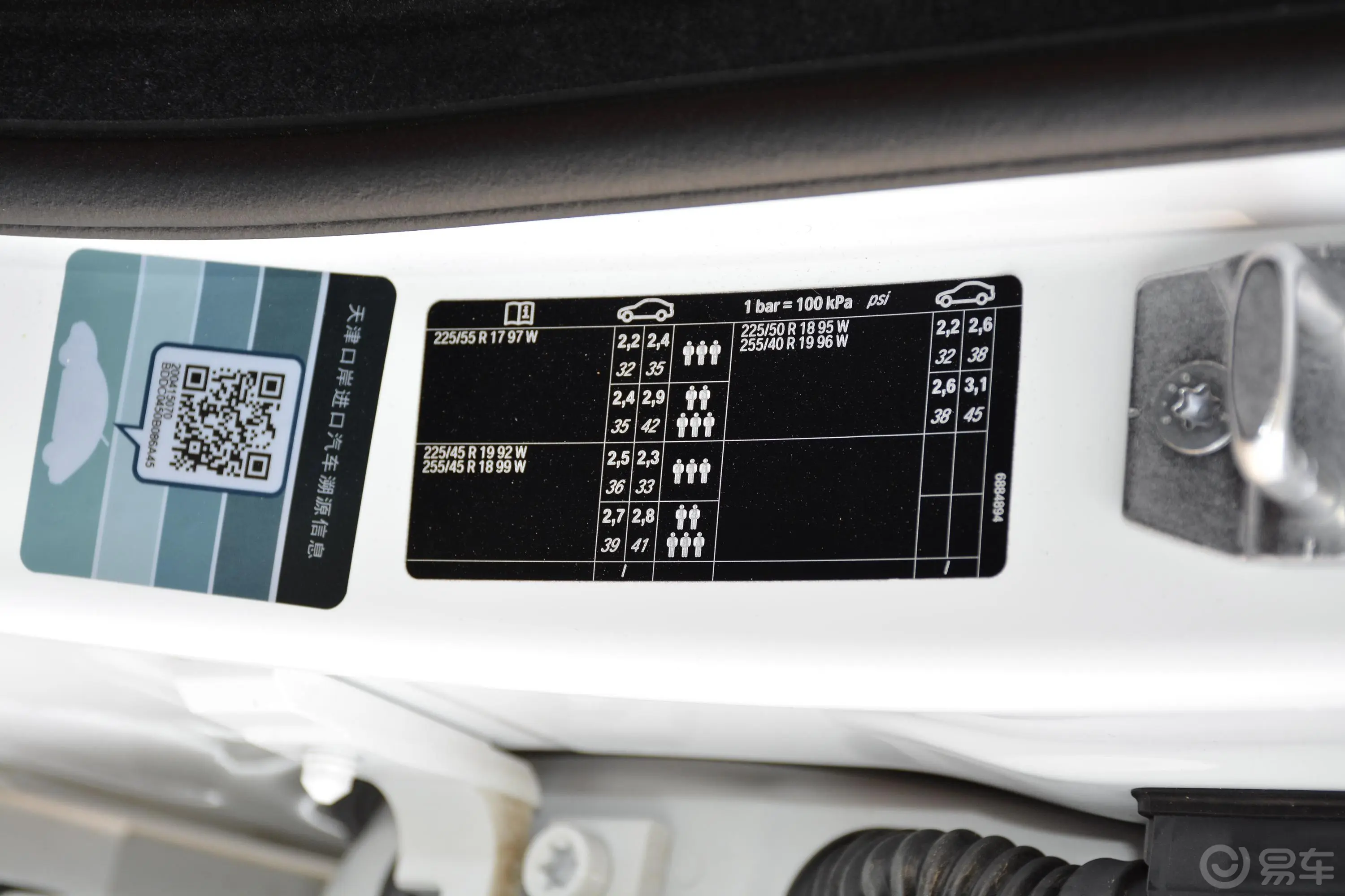 宝马3系GT330i M运动曜夜版胎压信息铭牌