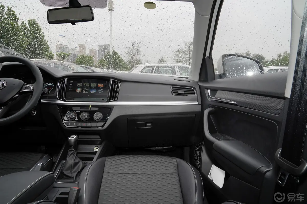 柯米克1.5L 手动 舒适版副驾驶位区域