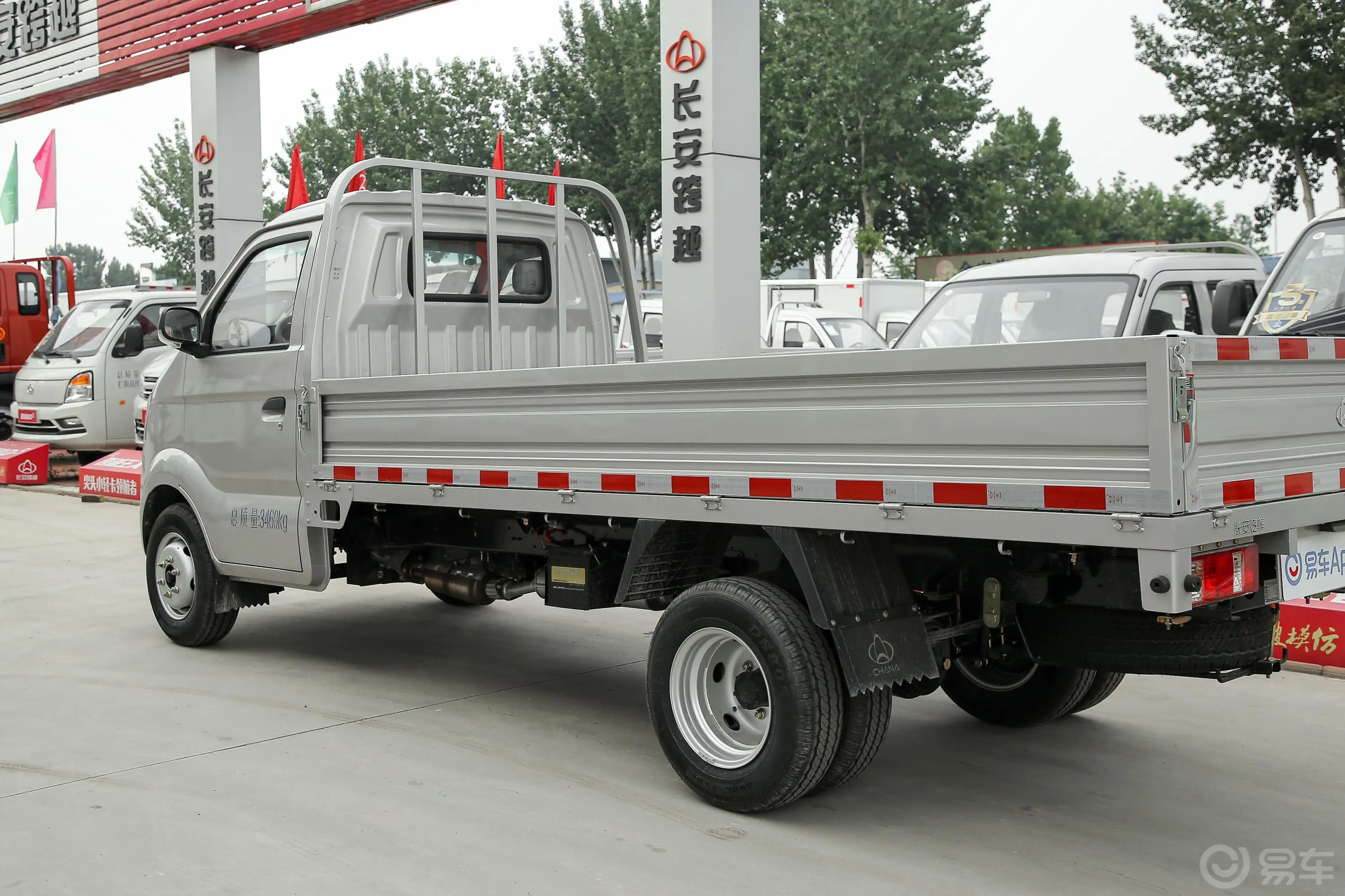跨越王X5载货汽车N1 1.5L 单排双后轮 标准版 SC1031FAD6A3 汽油 国VI外观